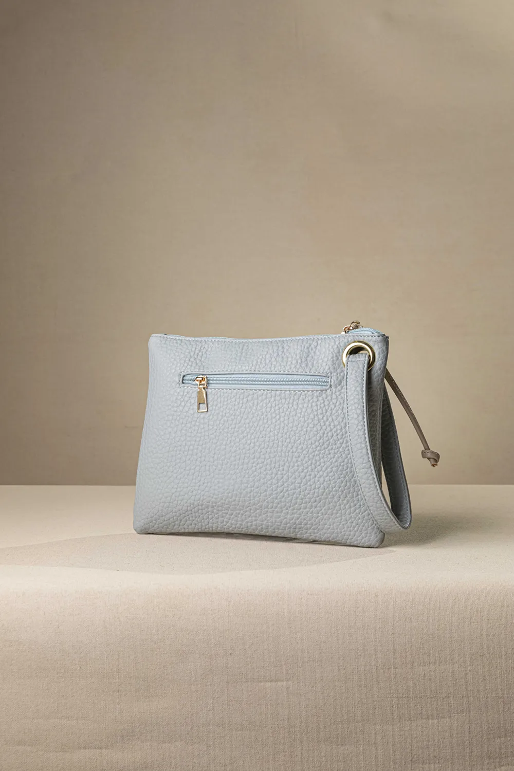 Μαλακό τσαντάκι χεριού με casual logo Μαλακό τσαντάκι χεριού με casual logo