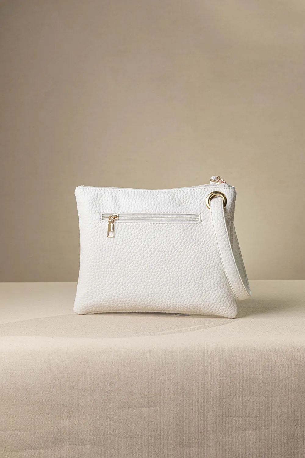 Μαλακό τσαντάκι χεριού με casual logo Μαλακό τσαντάκι χεριού με casual logo