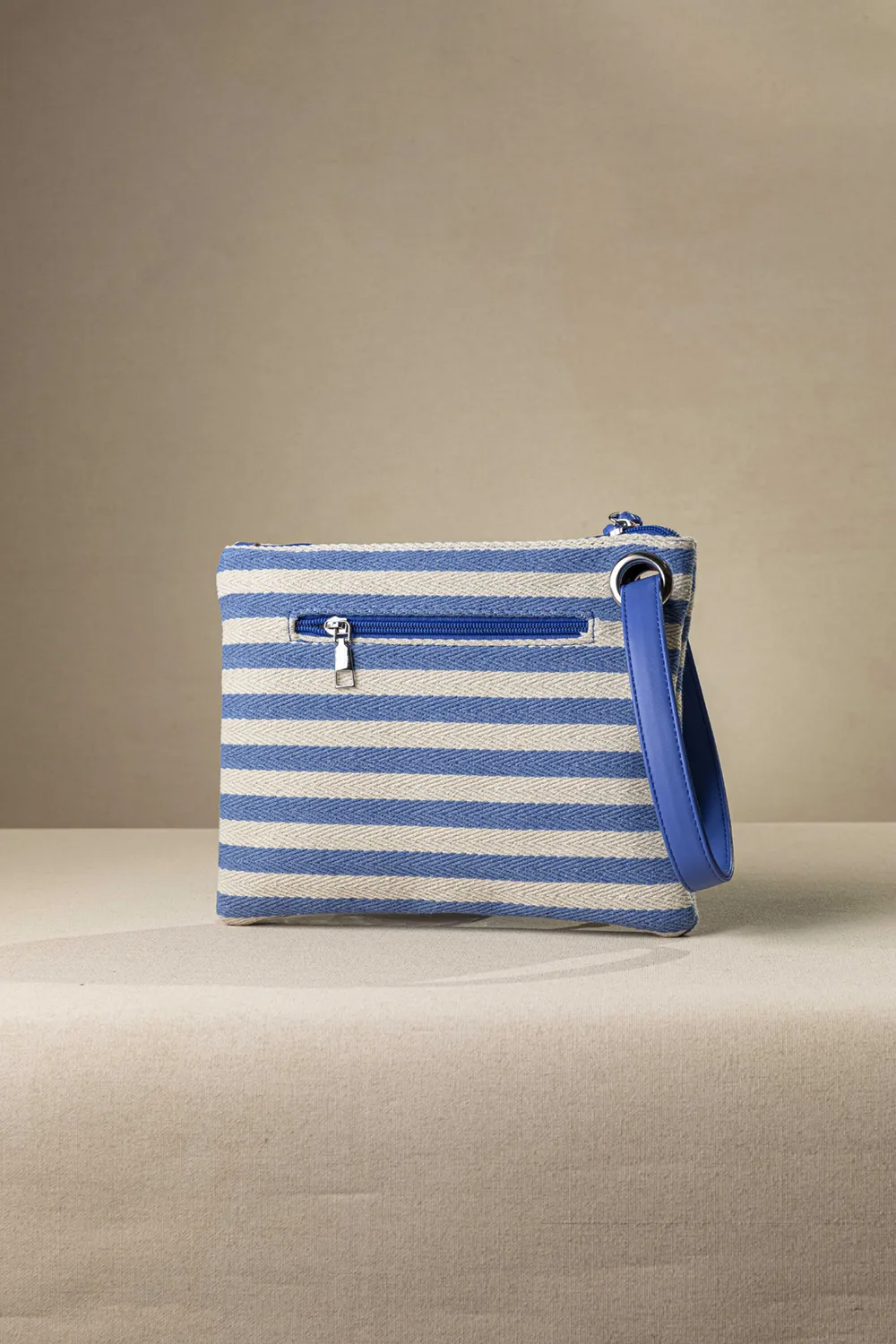 Τσαντάκι χειρός από καραβόπανο Τσαντάκι χειρός από καραβόπανο