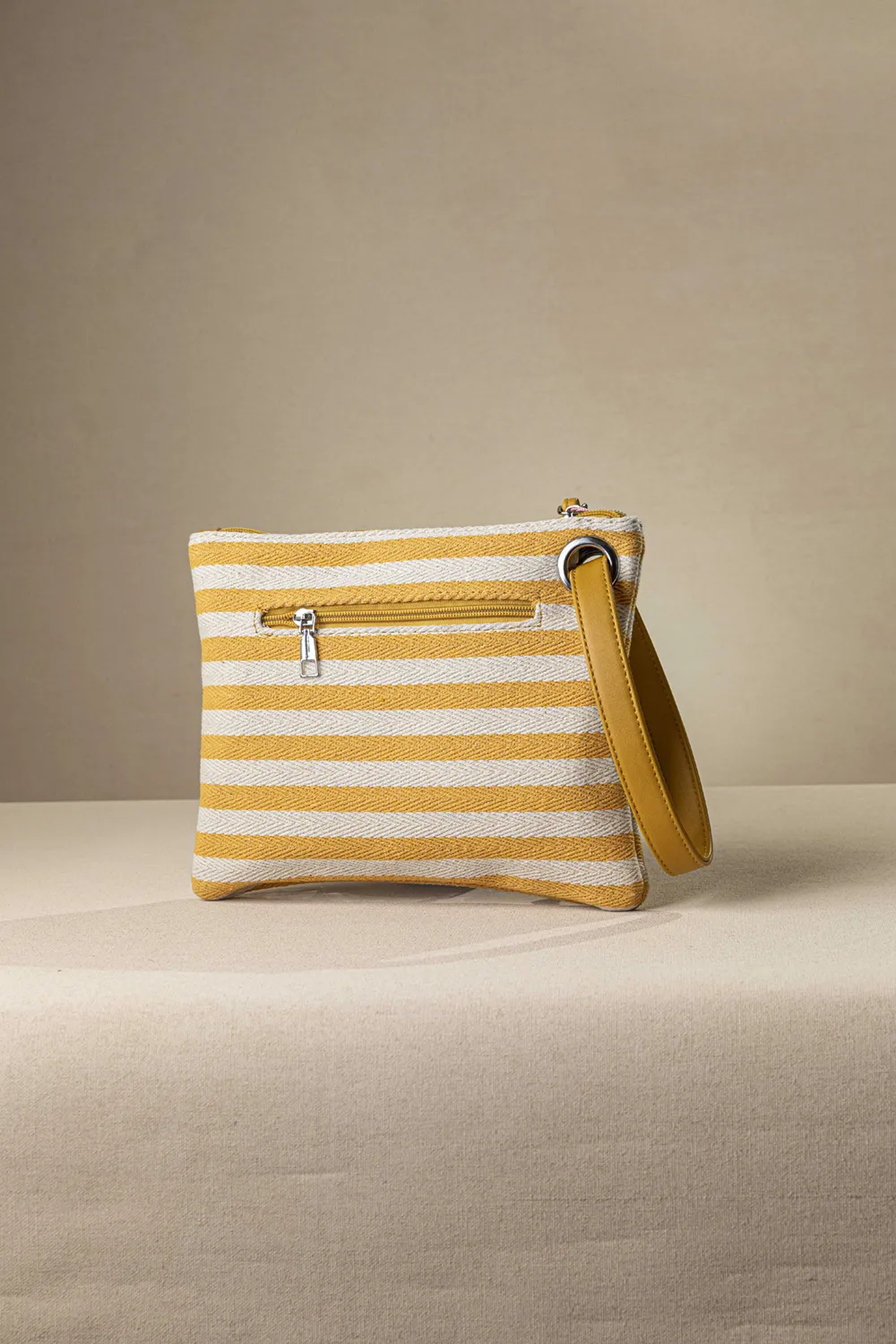 Τσαντάκι χειρός από καραβόπανο Τσαντάκι χειρός από καραβόπανο