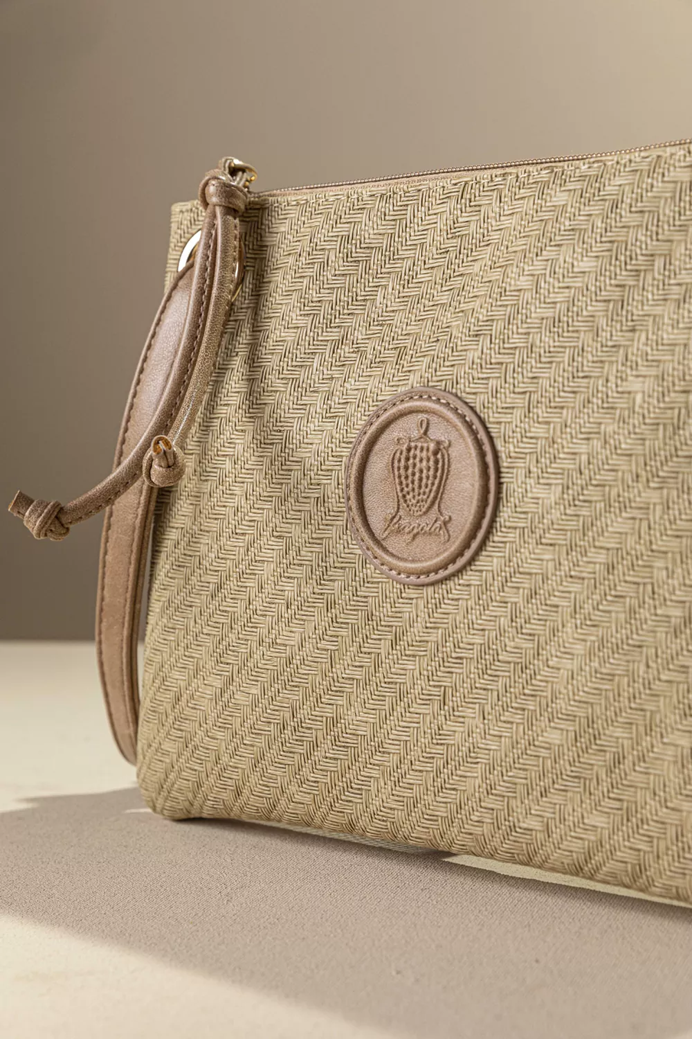 Πρακτικό τσαντάκι/νεσεσερ Πρακτικό τσαντάκι/νεσεσερ