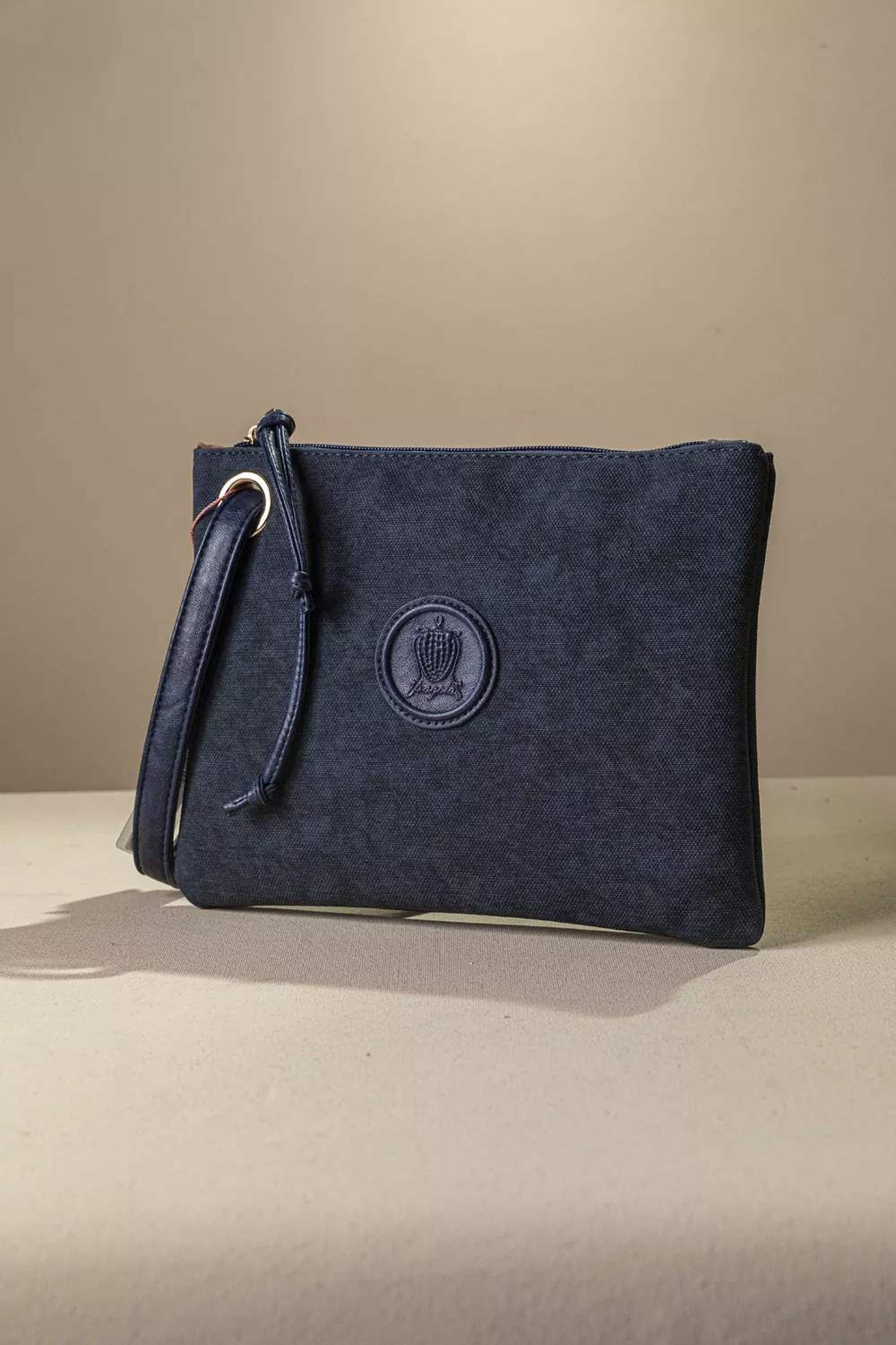 Πρακτικό τσαντάκιι/νεσεσερ Πρακτικό τσαντάκιι/νεσεσερ