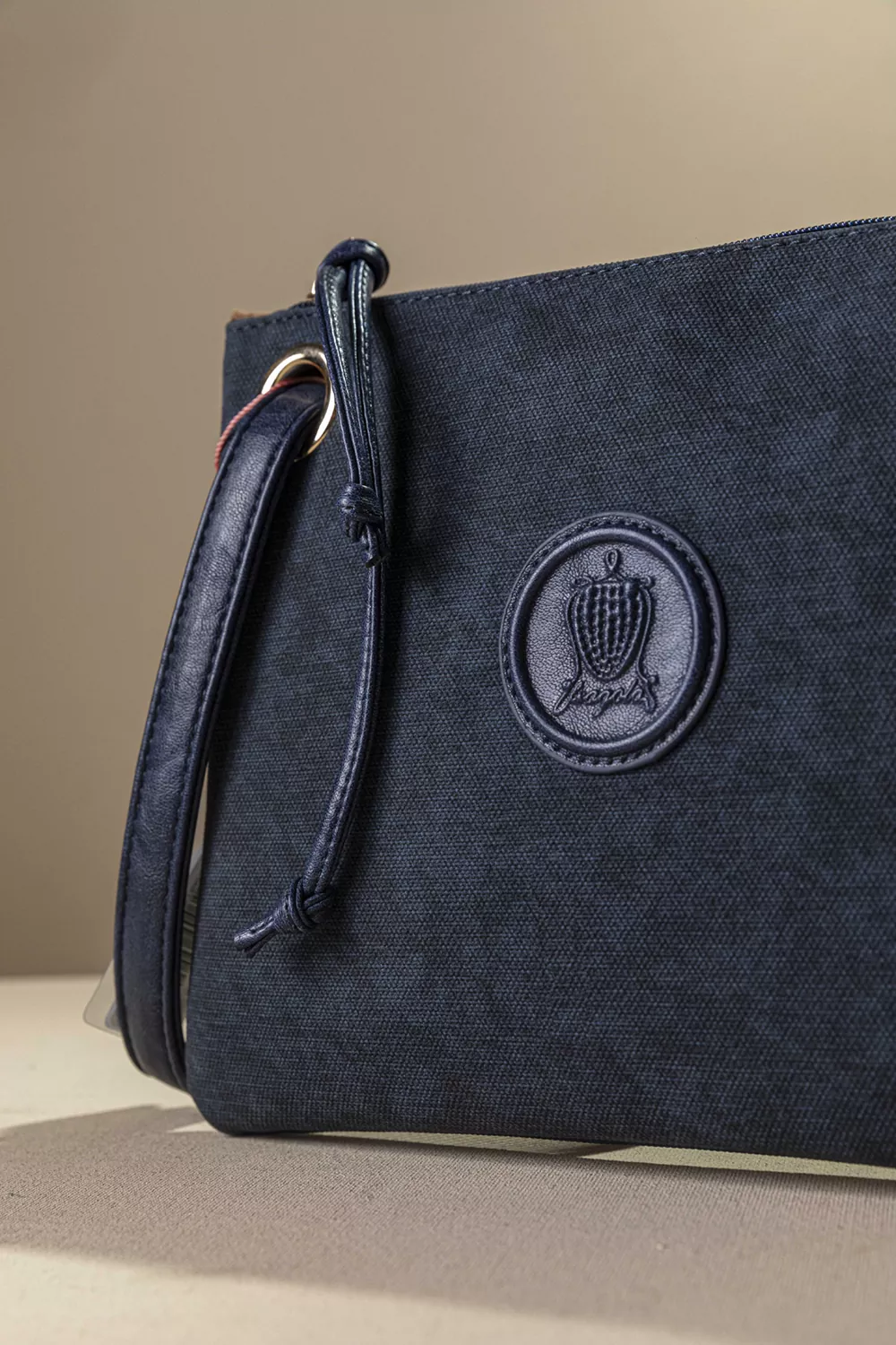 Πρακτικό τσαντάκιι/νεσεσερ Πρακτικό τσαντάκιι/νεσεσερ