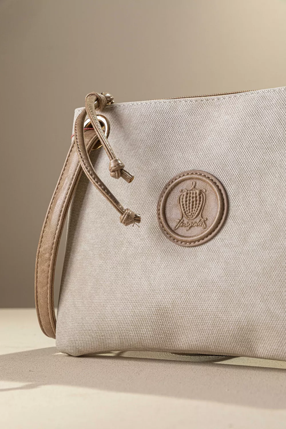 Πρακτικό τσαντάκιι/νεσεσερ Πρακτικό τσαντάκιι/νεσεσερ