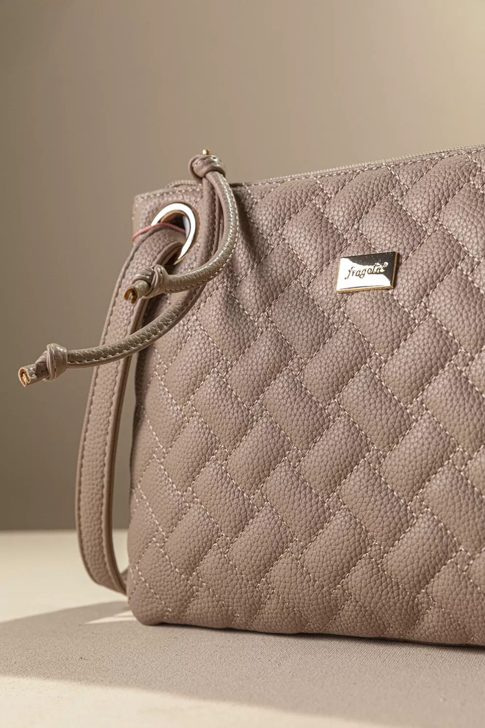 Πρακτικό τσαντάκι/νεσεσερ Πρακτικό τσαντάκι/νεσεσερ