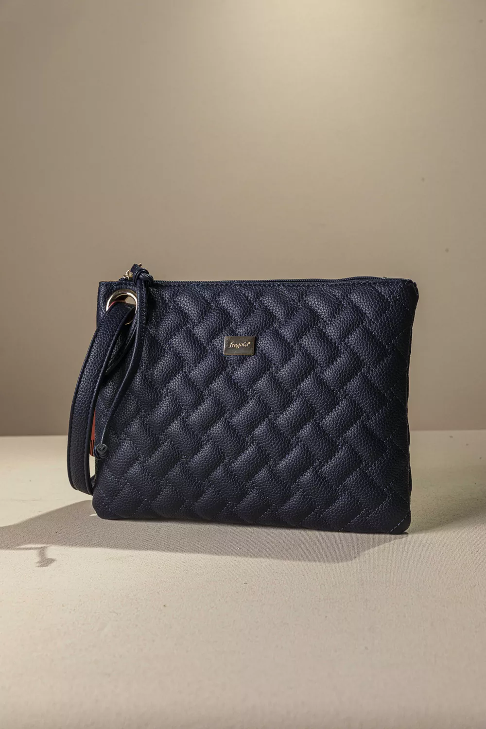 Πρακτικό τσαντάκι/νεσεσερ Πρακτικό τσαντάκι/νεσεσερ