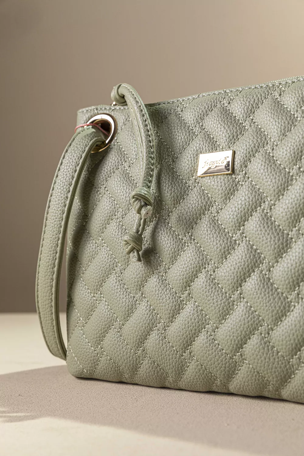 Πρακτικό τσαντάκι/νεσεσερ Πρακτικό τσαντάκι/νεσεσερ