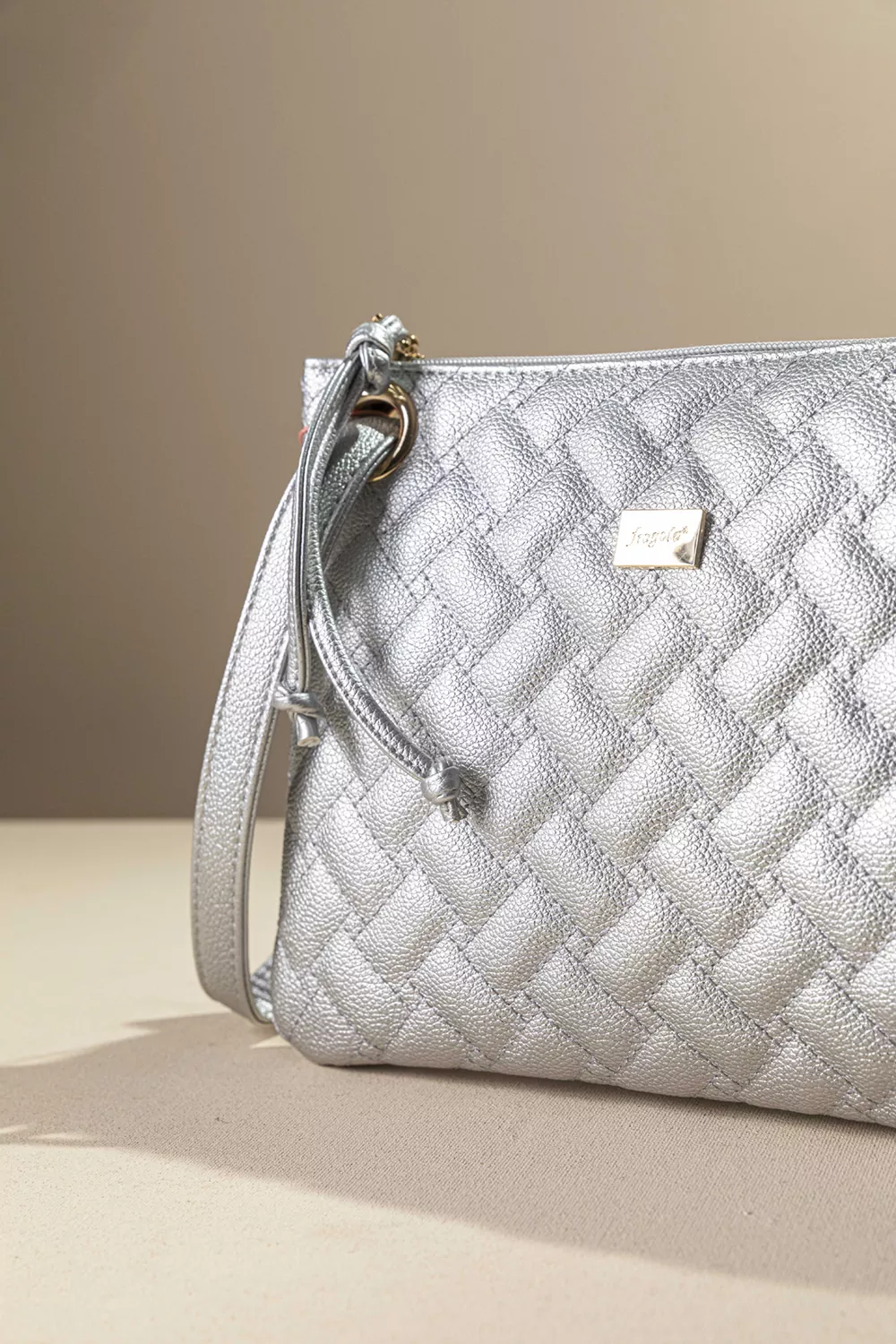 Πρακτικό τσαντάκι/νεσεσερ Πρακτικό τσαντάκι/νεσεσερ