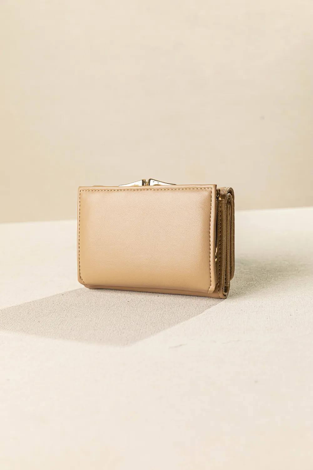 Πορτοφόλι με κλείσιμο clutch