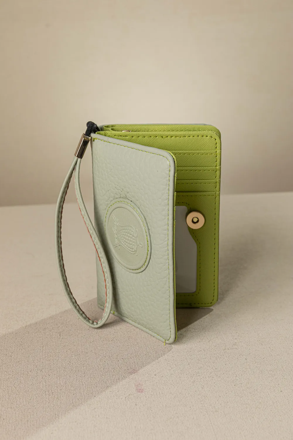 Πορτοφόλι με διπλό άνοιγμα και casual logo