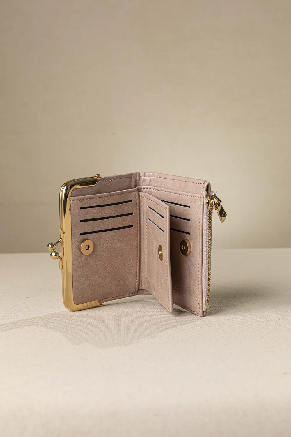 Μικρό πορτοφόλι με vintage στόμιο