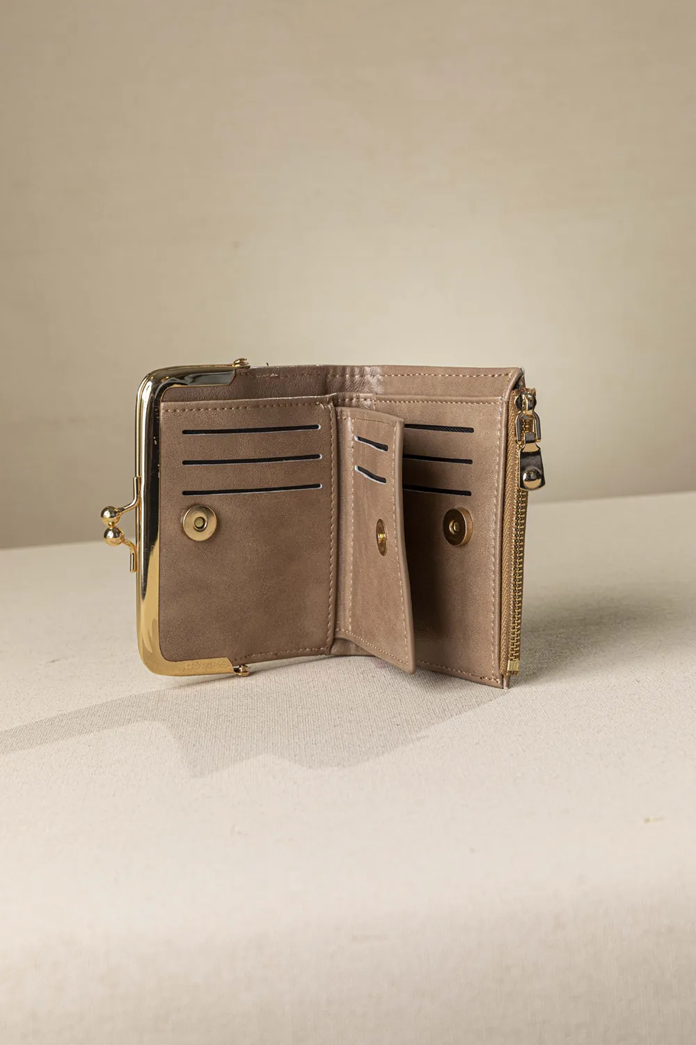 Μικρό πορτοφόλι με vintage στόμιο