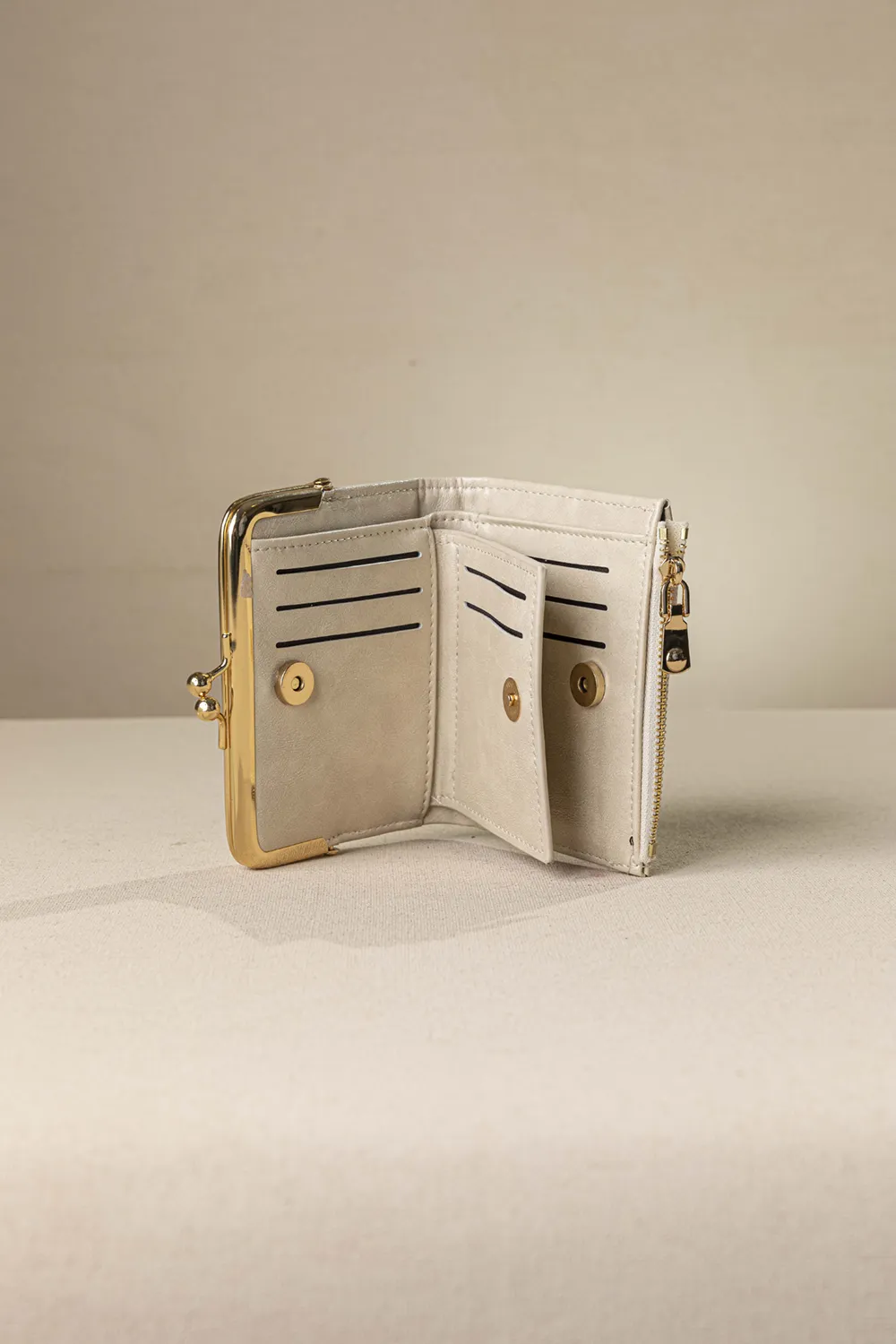 Μικρό πορτοφόλι με vintage στόμιο