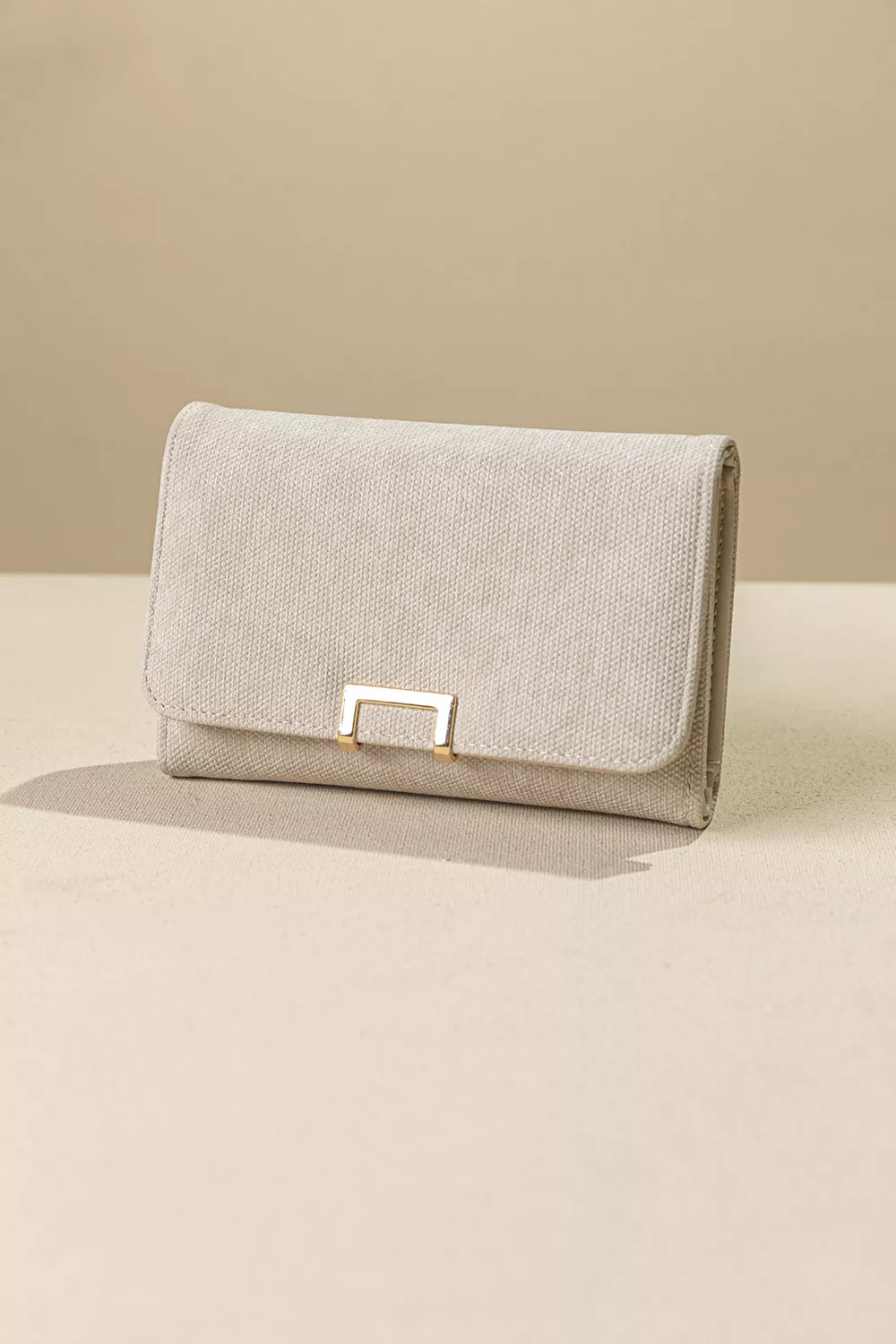 Πορτοφόλι με καπάκι μεσαίου μεγέθους