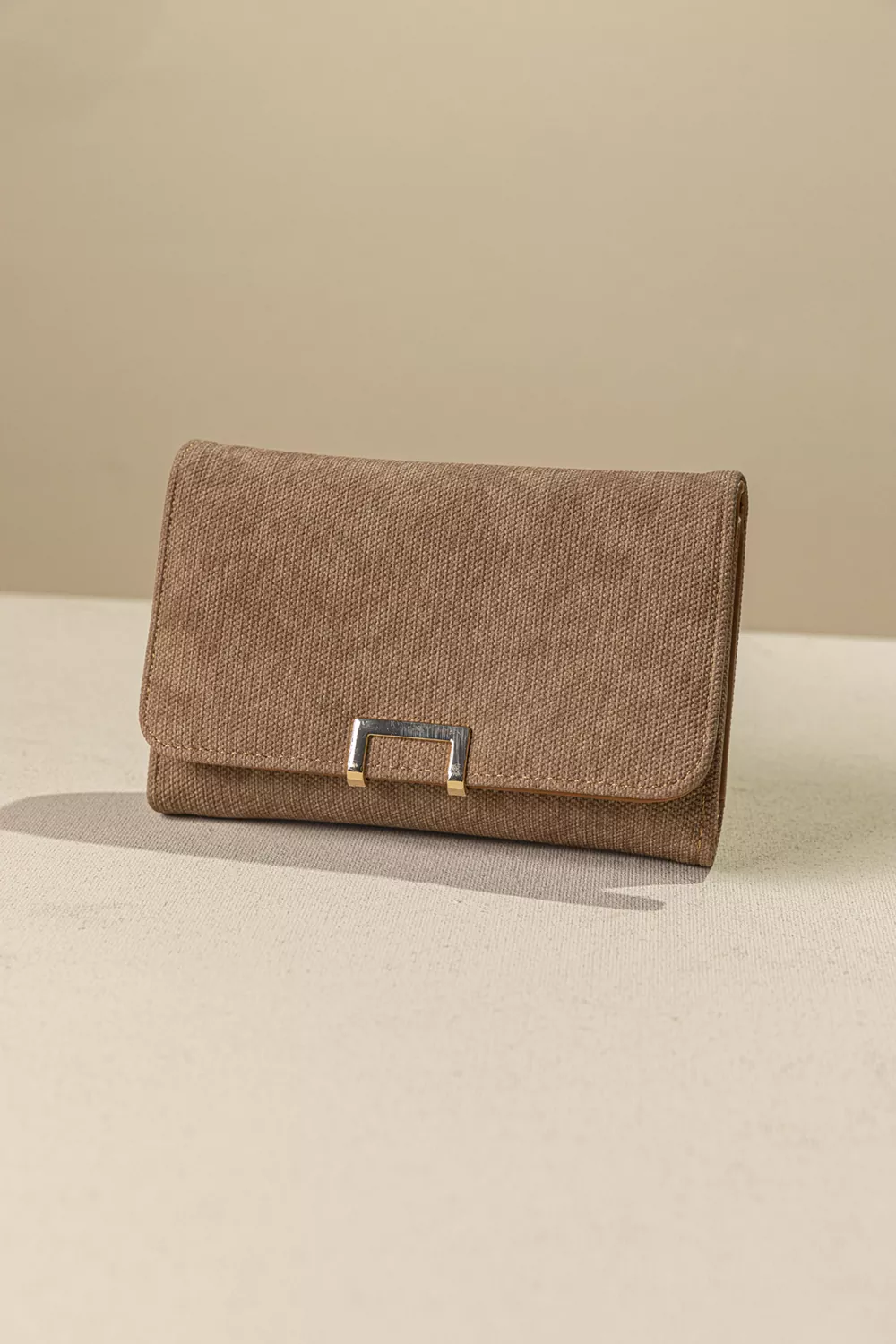 Πορτοφόλι με καπάκι μεσαίου μεγέθους