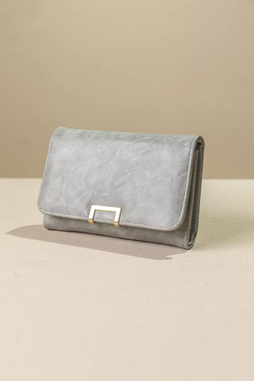 Πορτοφόλι με καπάκι μεσαίου μεγέθους