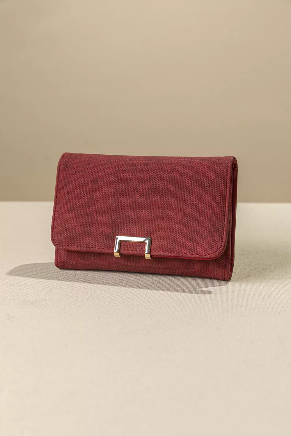 Πορτοφόλι με καπάκι μεσαίου μεγέθους