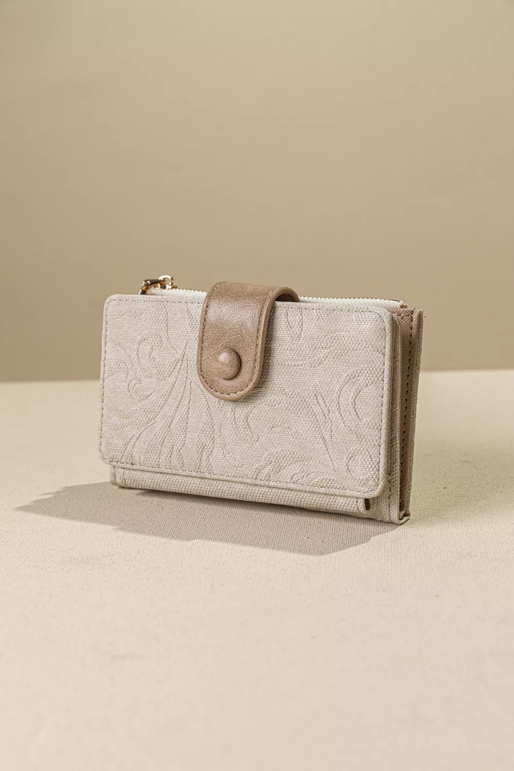 Πολυθέσιο πορτοφόλι με γλώσσα μεσαίου μεγέθους