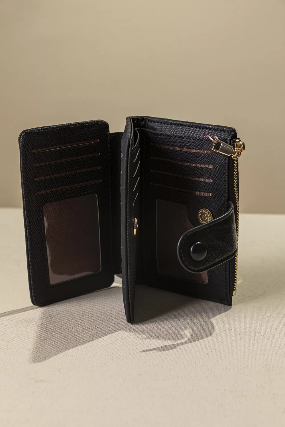 Πολυθέσιο πορτοφόλι με γλώσσα μεσαίου μεγέθους