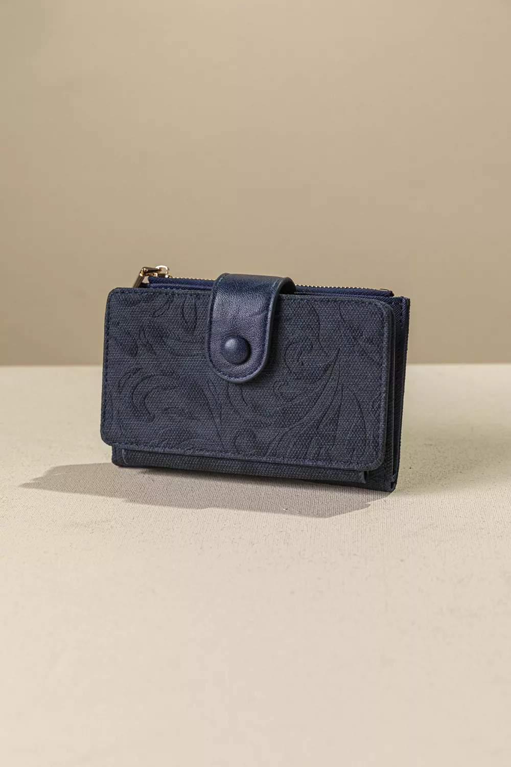 Πολυθέσιο πορτοφόλι με γλώσσα μεσαίου μεγέθους