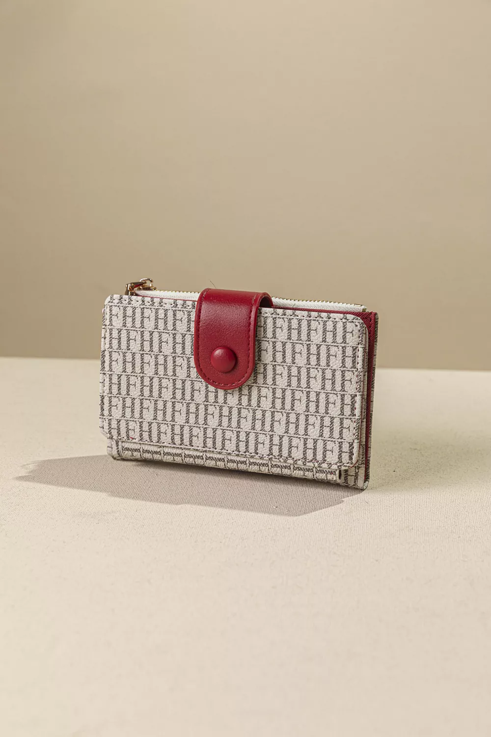 Πολυθέσιο πορτοφόλι με γλώσσα μεσαίου μεγέθους