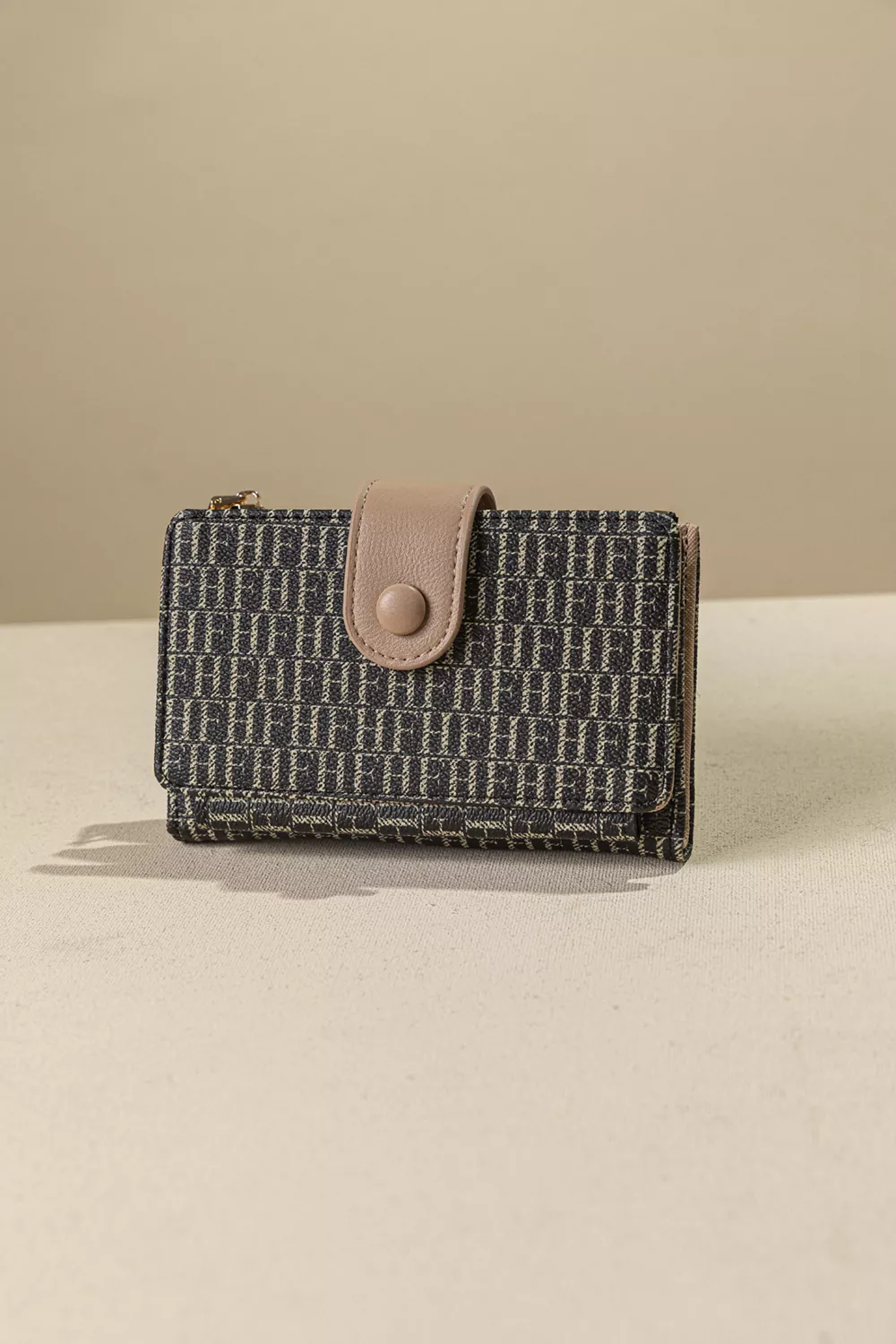 Πολυθέσιο πορτοφόλι με γλώσσα μεσαίου μεγέθους