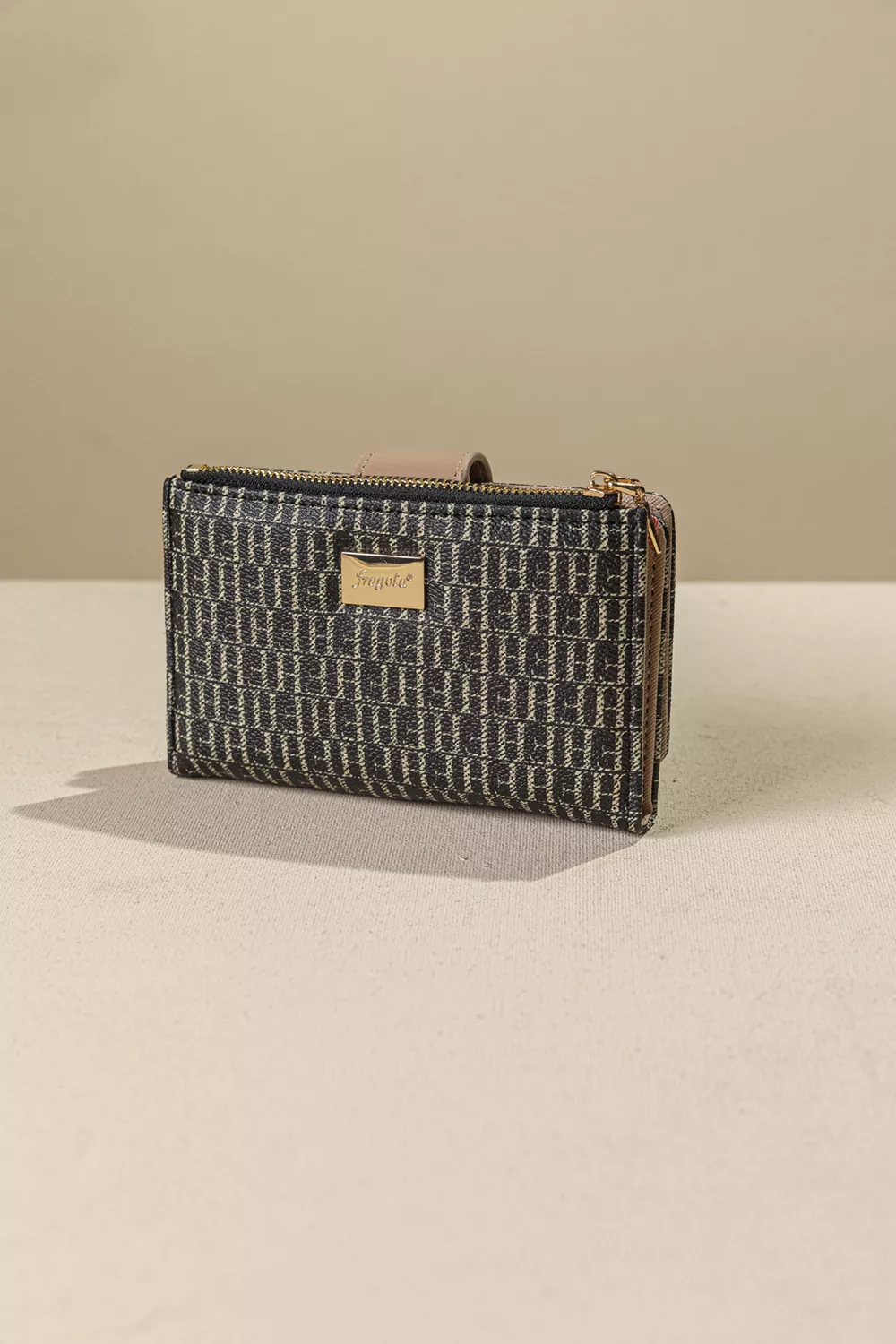 Πολυθέσιο πορτοφόλι με γλώσσα μεσαίου μεγέθους