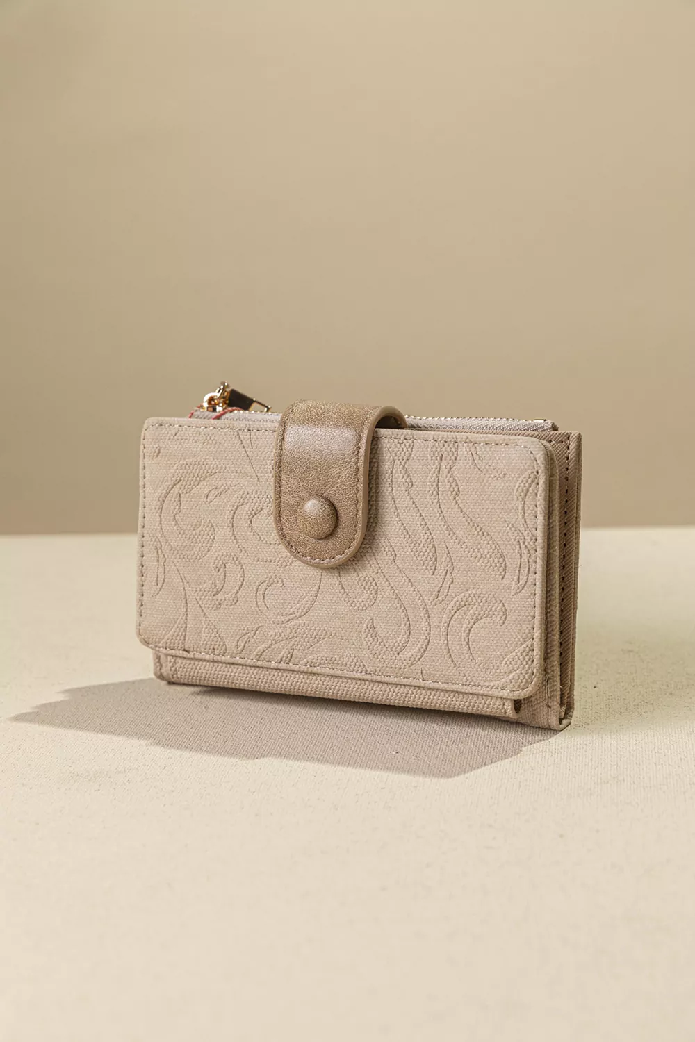 Πολυθέσιο πορτοφόλι με γλώσσα μεσαίου μεγέθους