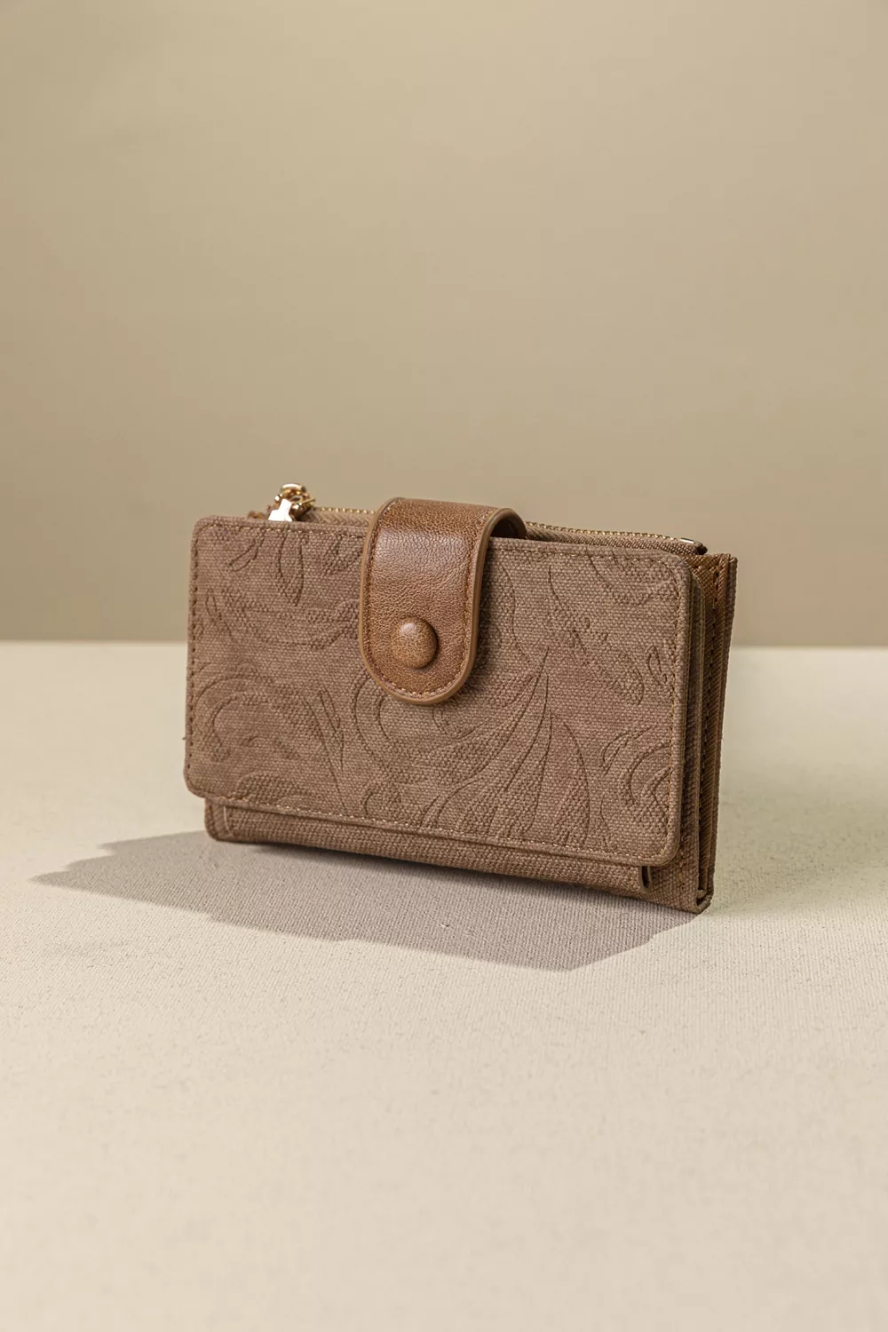 Πολυθέσιο πορτοφόλι με γλώσσα μεσαίου μεγέθους