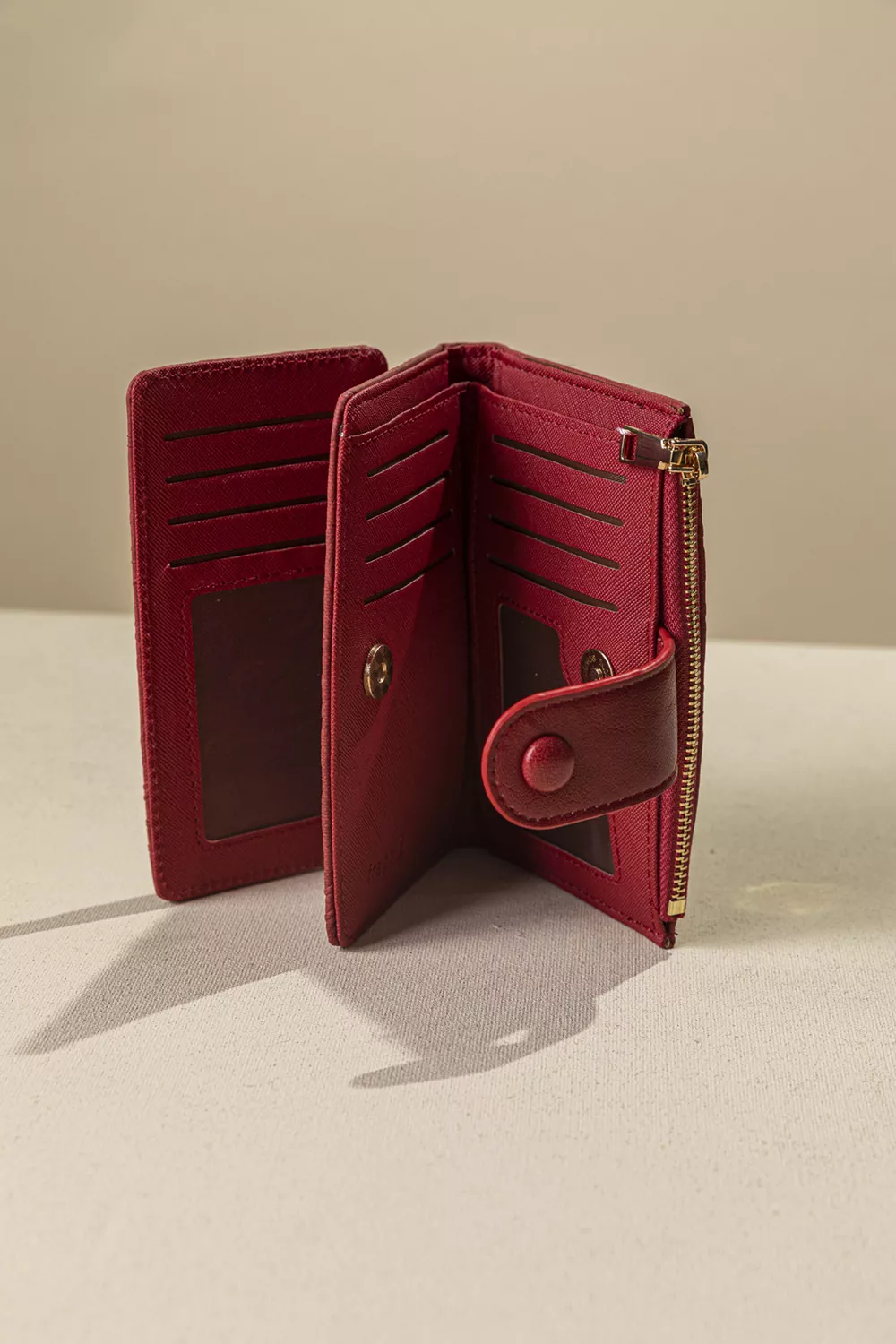 Πολυθέσιο πορτοφόλι με γλώσσα μεσαίου μεγέθους