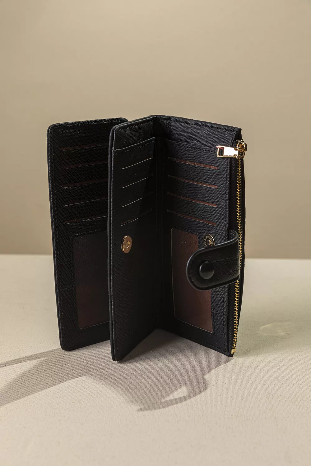 Πολυθέσιο πορτοφόλι με γλώσσα μεγάλου μεγέθους