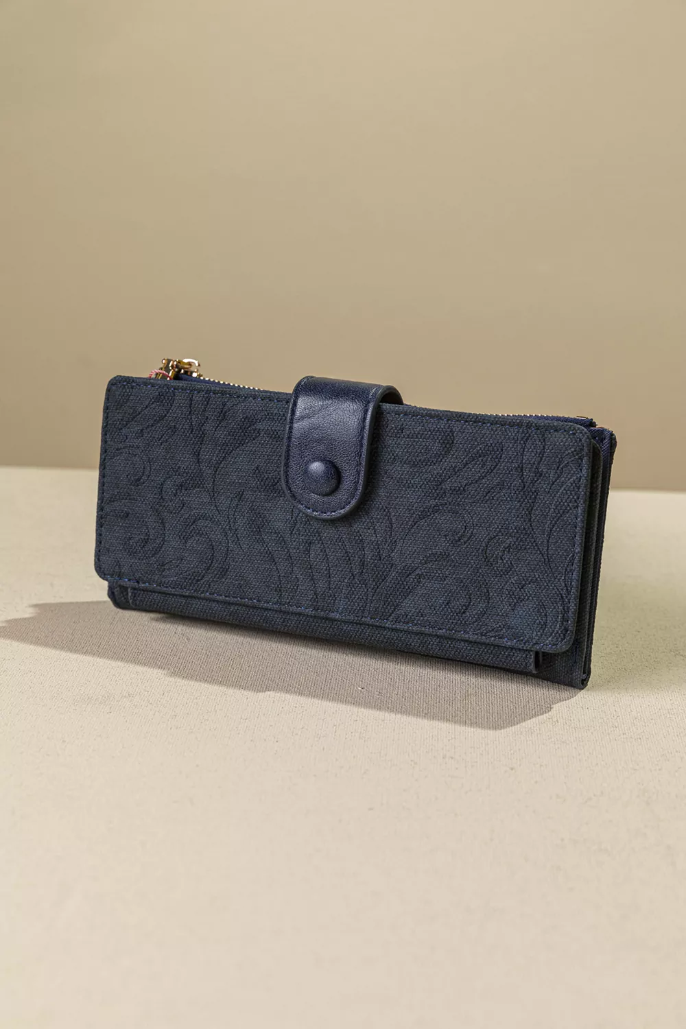 Πολυθέσιο πορτοφόλι με γλώσσα μεγάλου μεγέθους