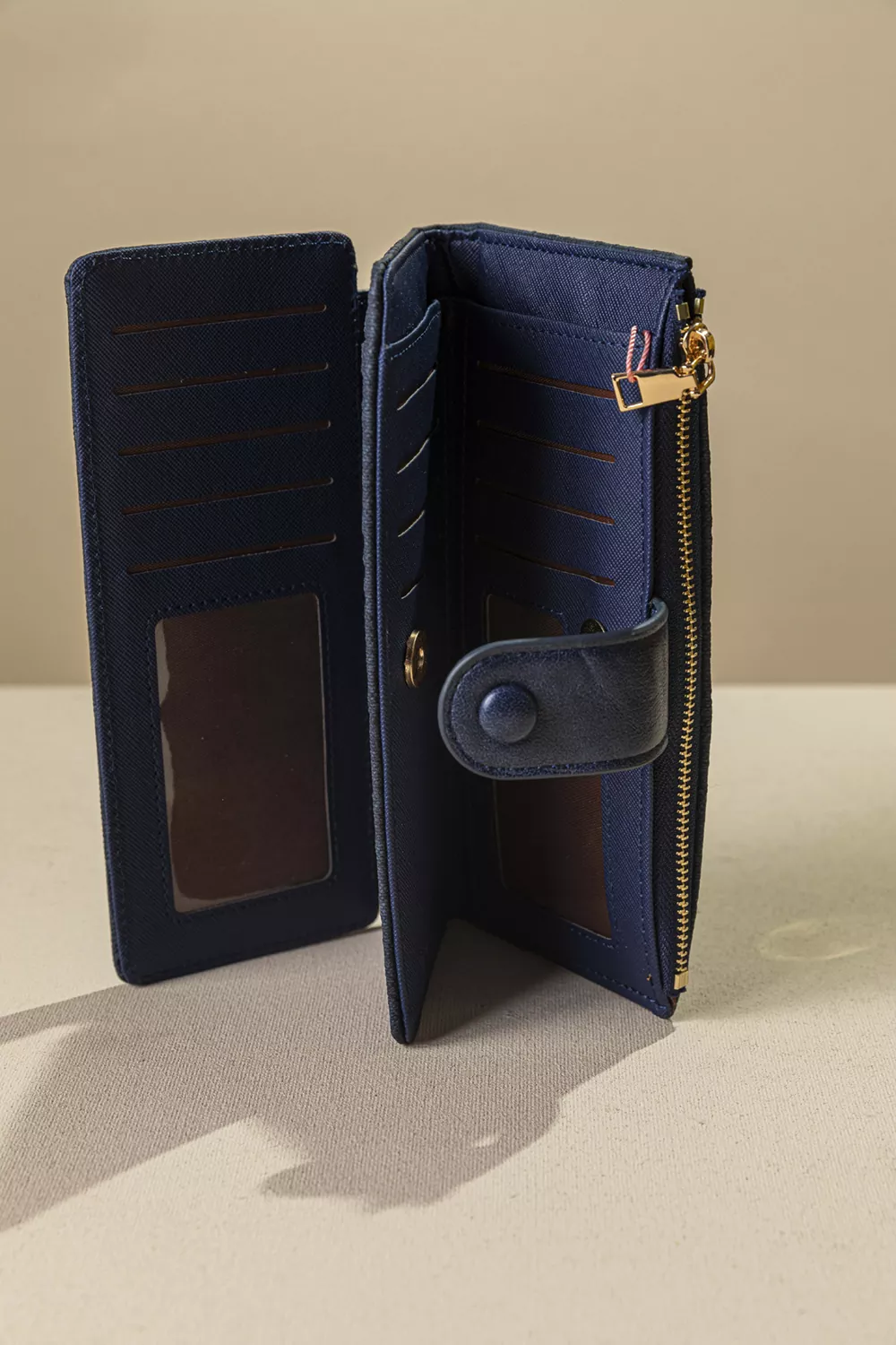 Πολυθέσιο πορτοφόλι με γλώσσα μεγάλου μεγέθους