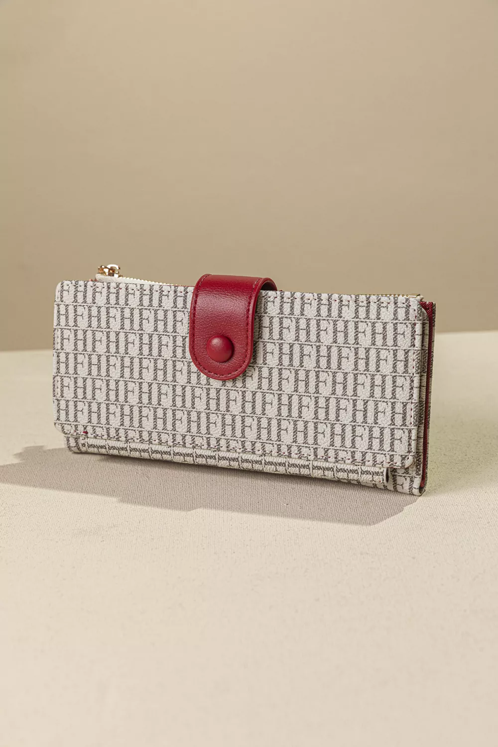 Πολυθέσιο πορτοφόλι με γλώσσα μεγάλου μεγέθους