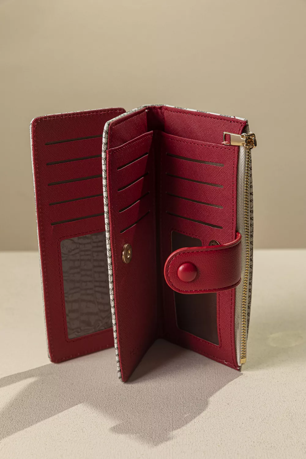 Πολυθέσιο πορτοφόλι με γλώσσα μεγάλου μεγέθους