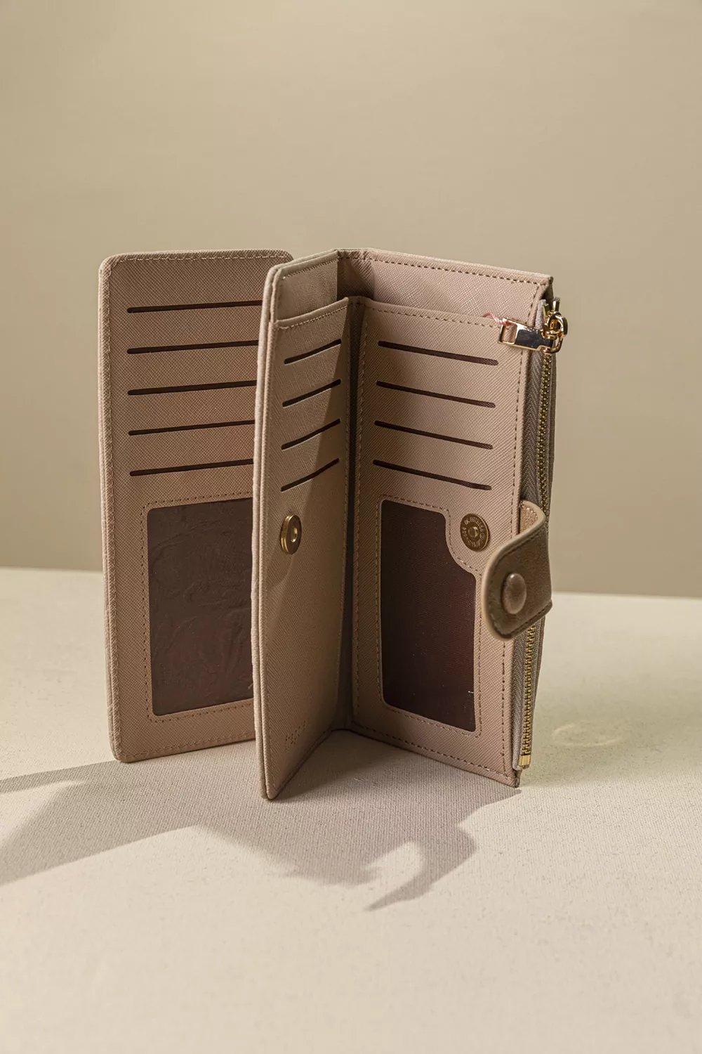 Πολυθέσιο πορτοφόλι με γλώσσα μεγάλου μεγέθους