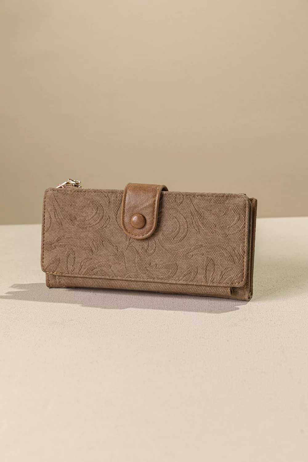 Πολυθέσιο πορτοφόλι με γλώσσα μεγάλου μεγέθους