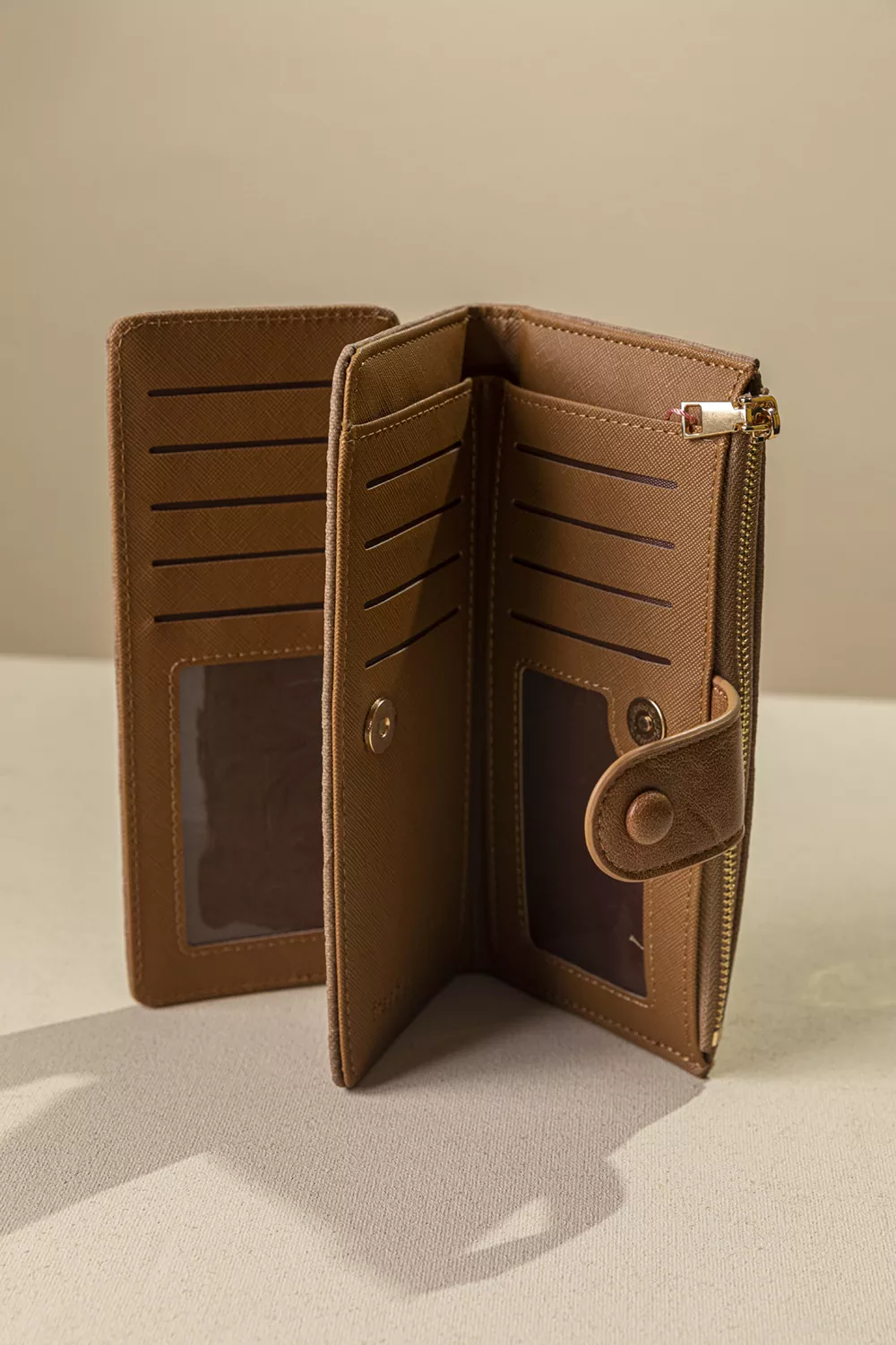 Πολυθέσιο πορτοφόλι με γλώσσα μεγάλου μεγέθους