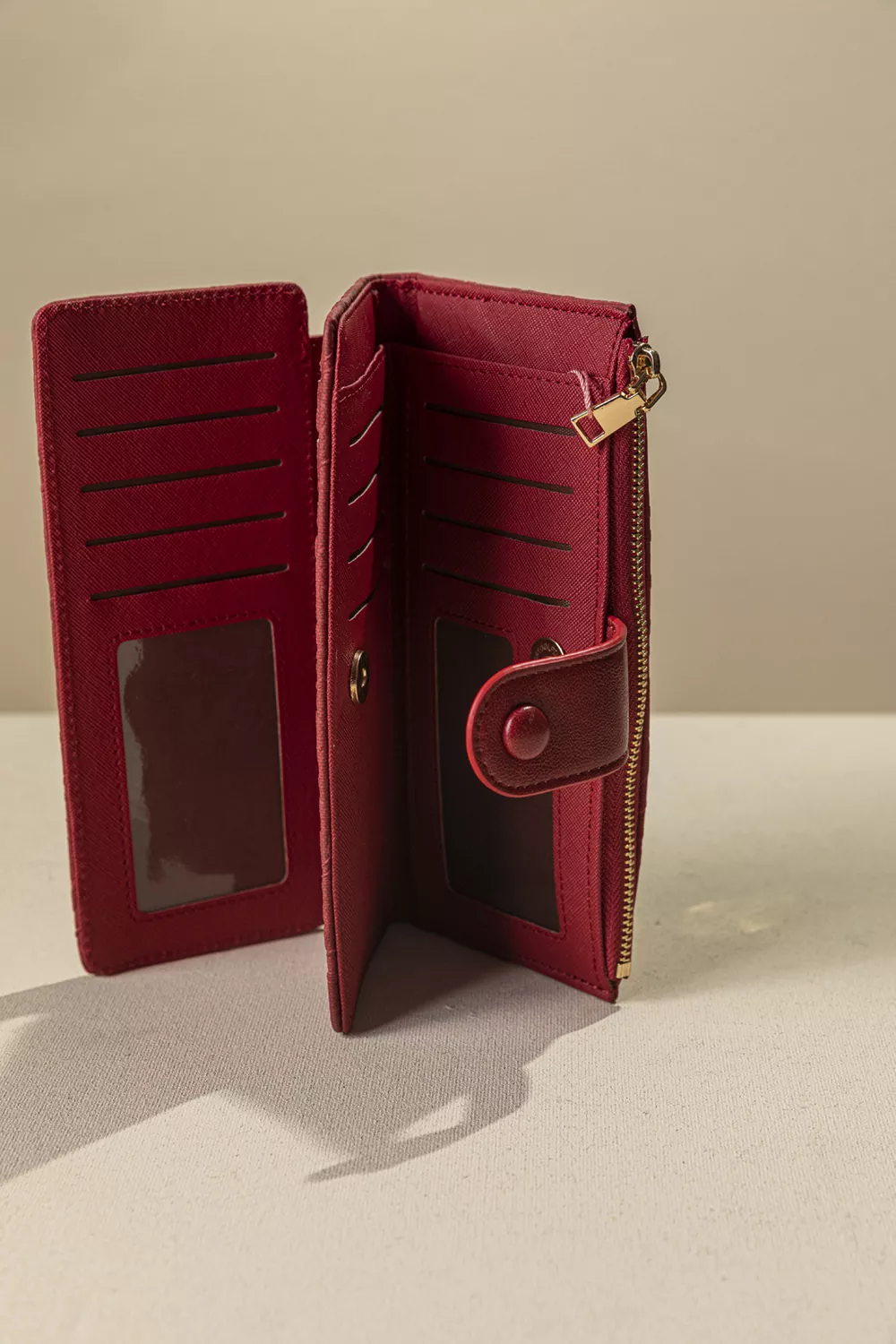 Πολυθέσιο πορτοφόλι με γλώσσα μεγάλου μεγέθους