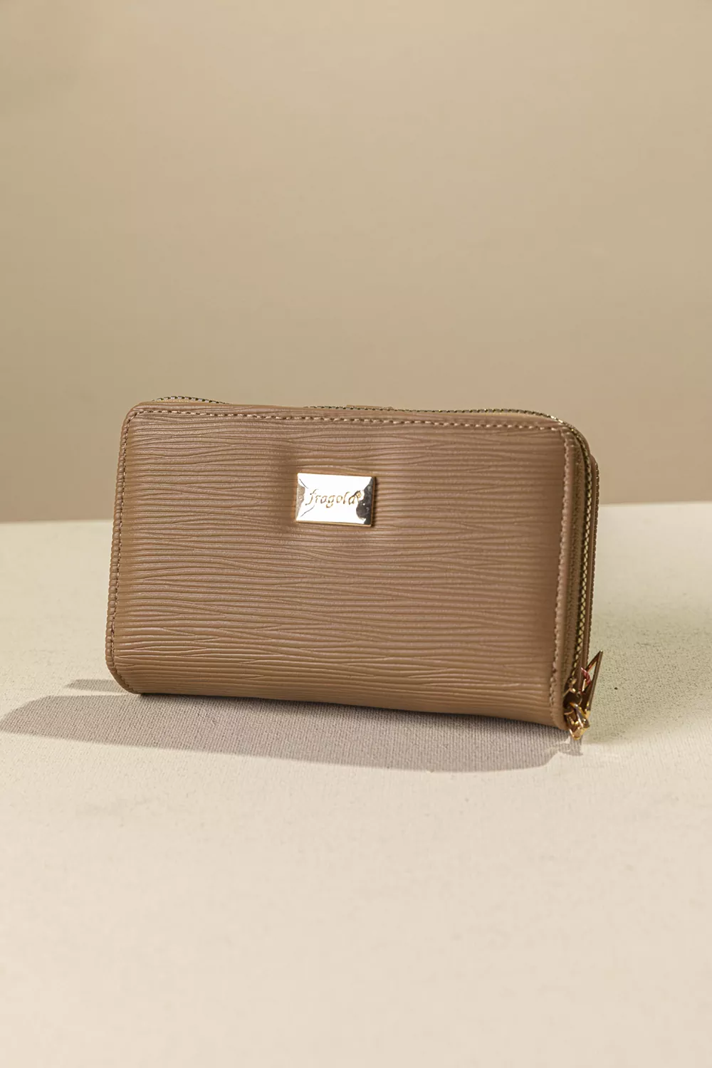 Γυναικείο πορτοφόλι μεσαίου μεγέθους