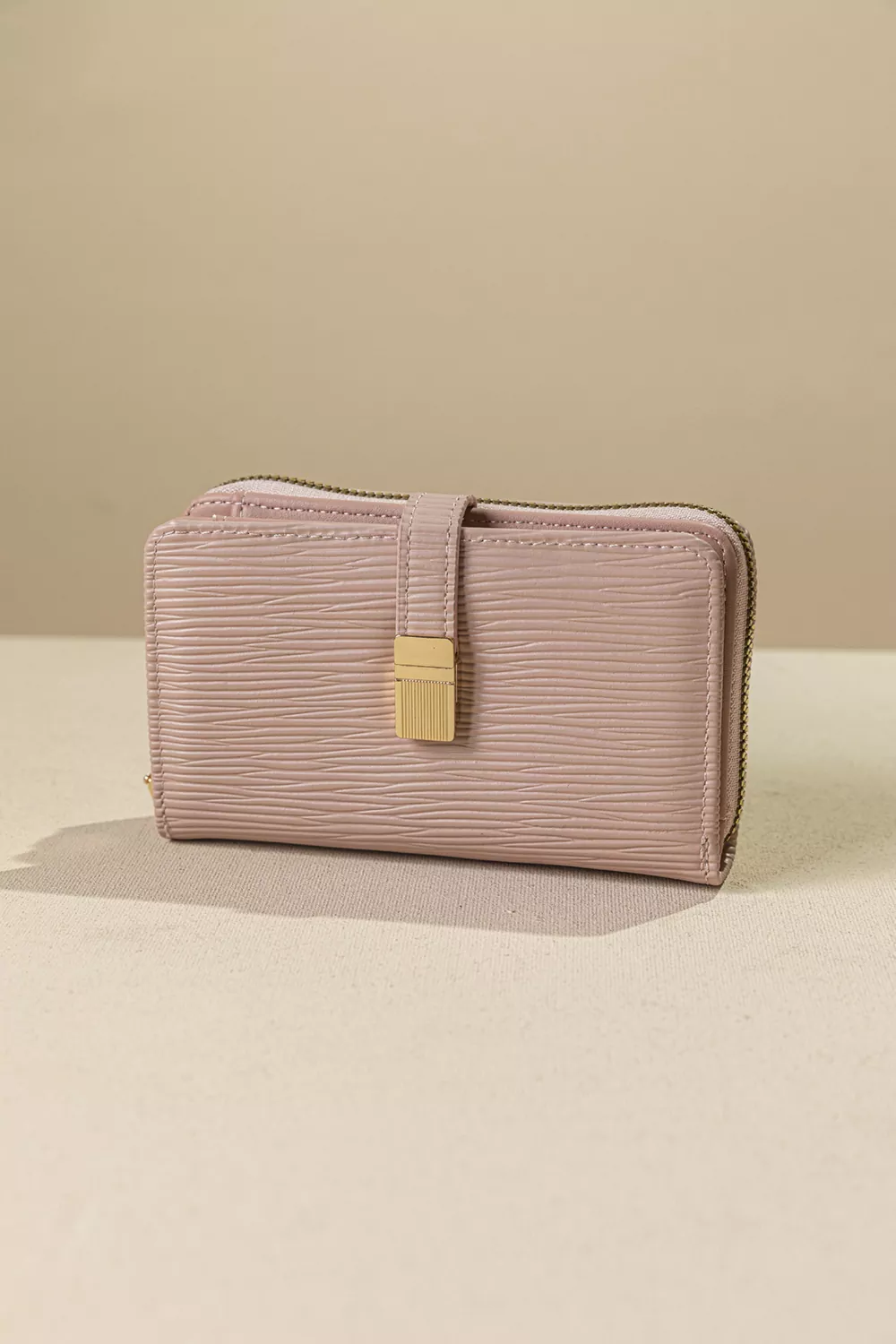 Γυναικείο πορτοφόλι μεσαίου μεγέθους