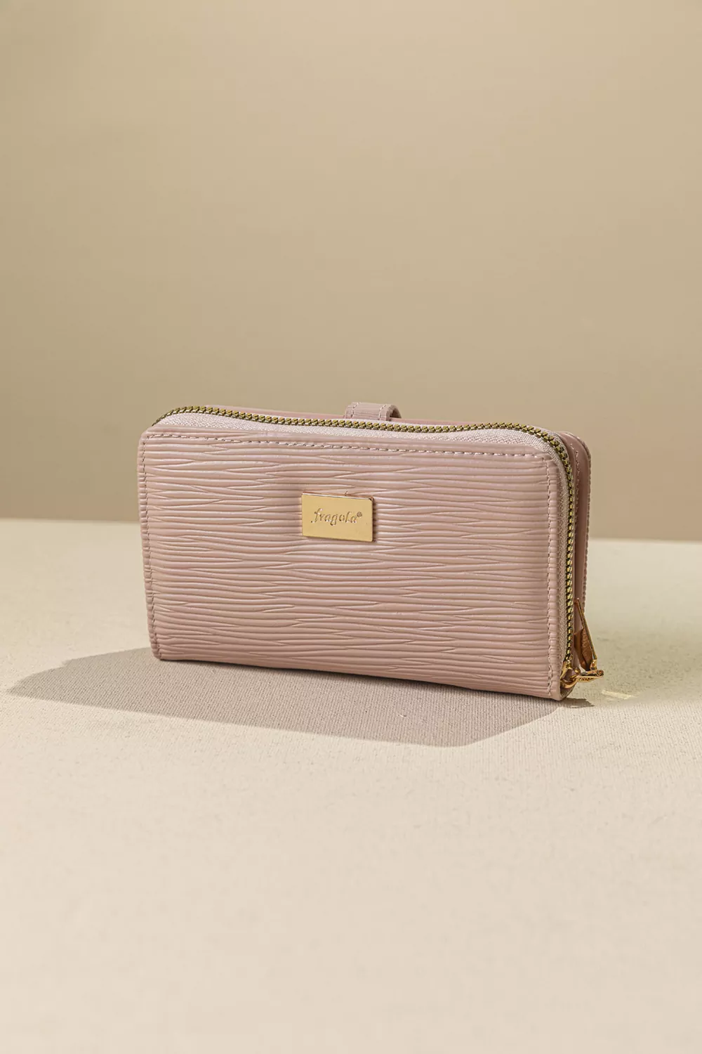 Γυναικείο πορτοφόλι μεσαίου μεγέθους