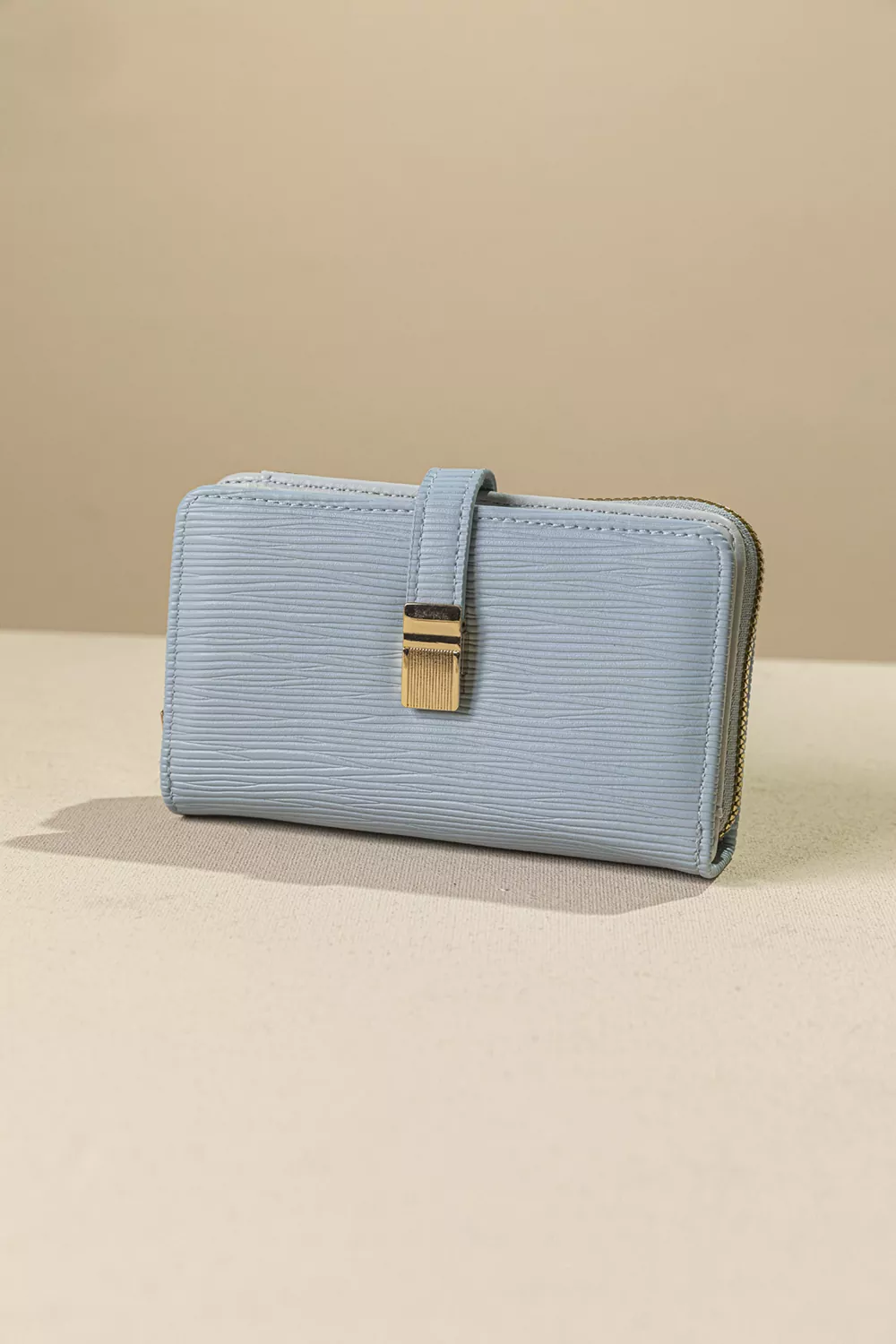 Γυναικείο πορτοφόλι μεσαίου μεγέθους