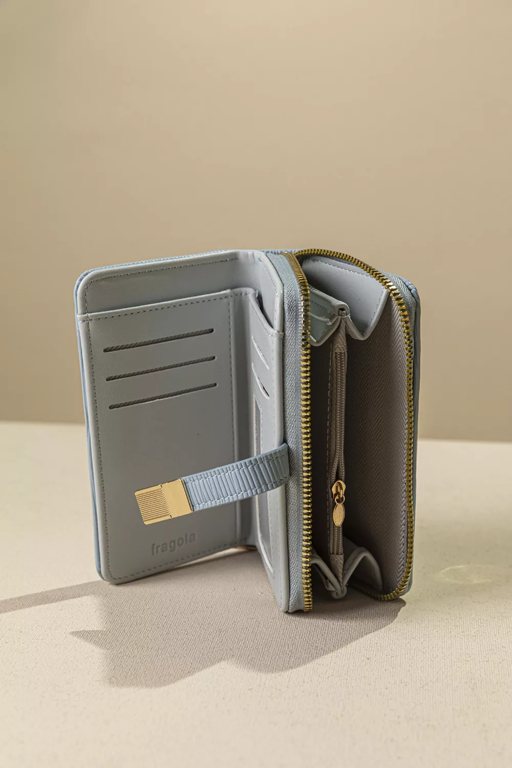 Γυναικείο πορτοφόλι μεσαίου μεγέθους