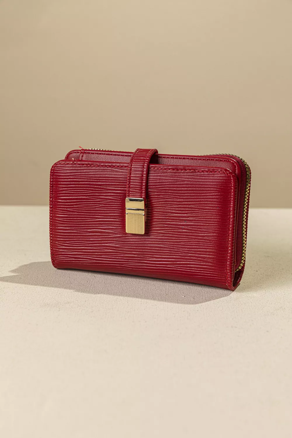 Γυναικείο πορτοφόλι μεσαίου μεγέθους