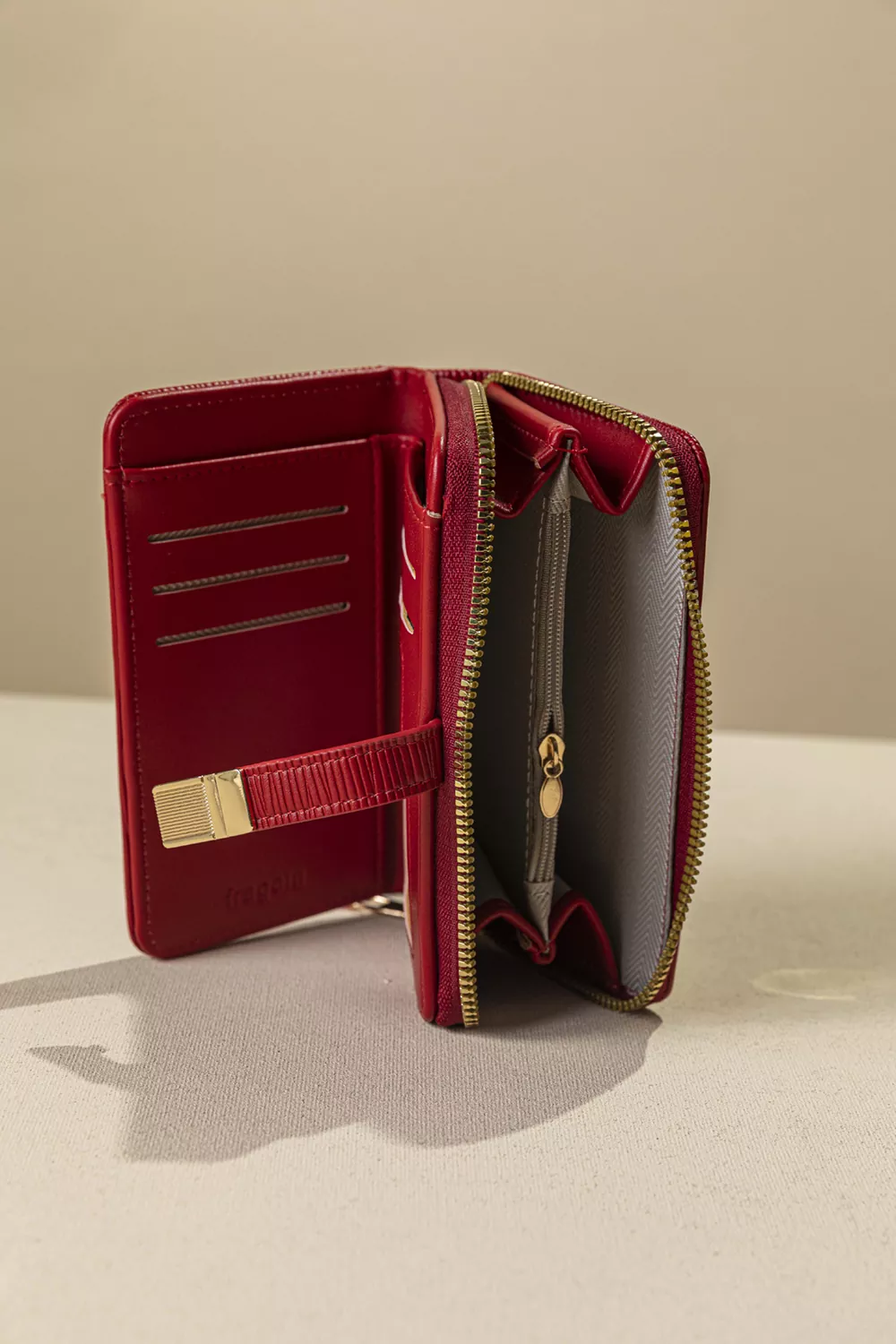 Γυναικείο πορτοφόλι μεσαίου μεγέθους