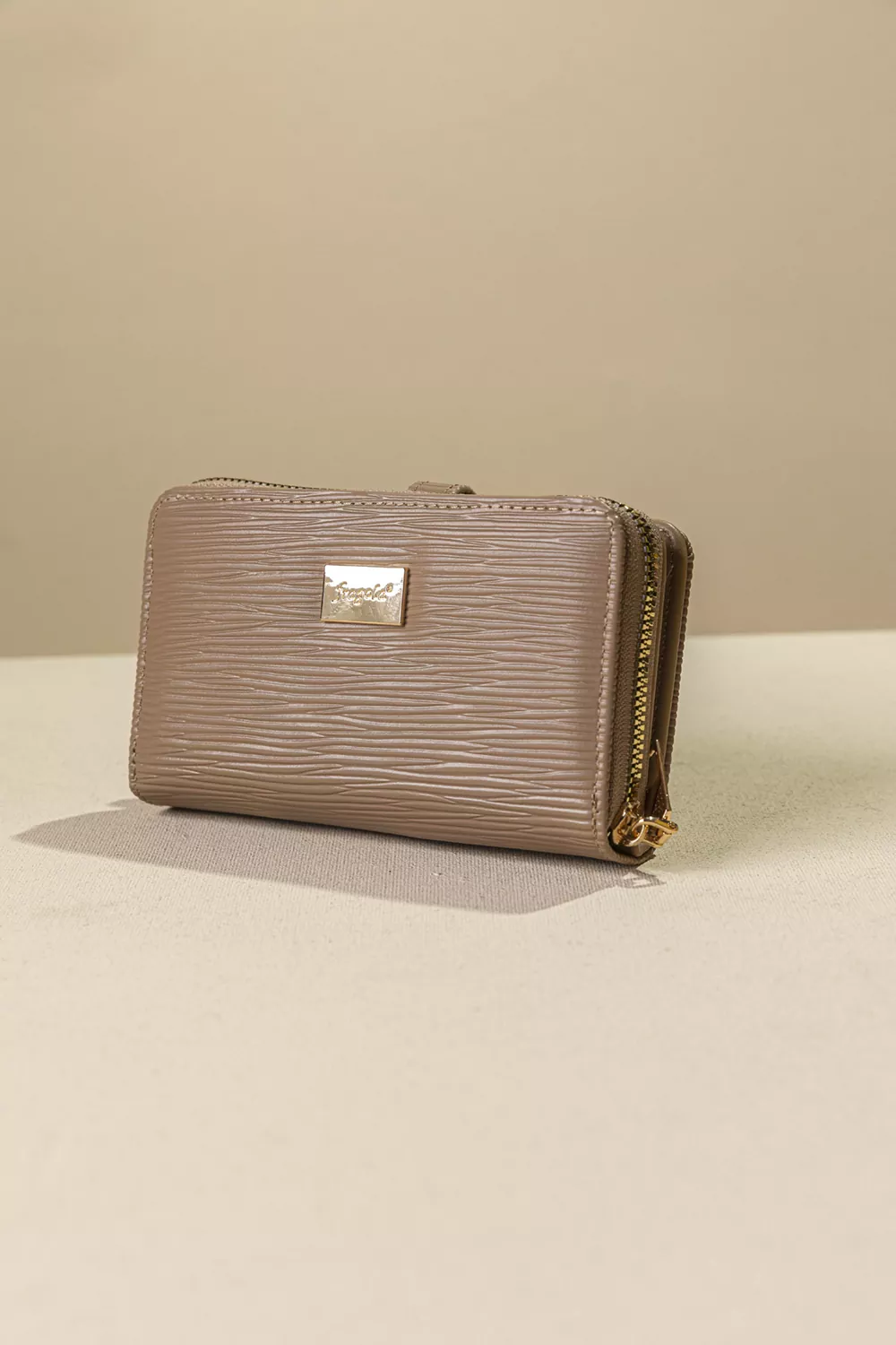 Γυναικείο πορτοφόλι μεσαίου μεγέθους