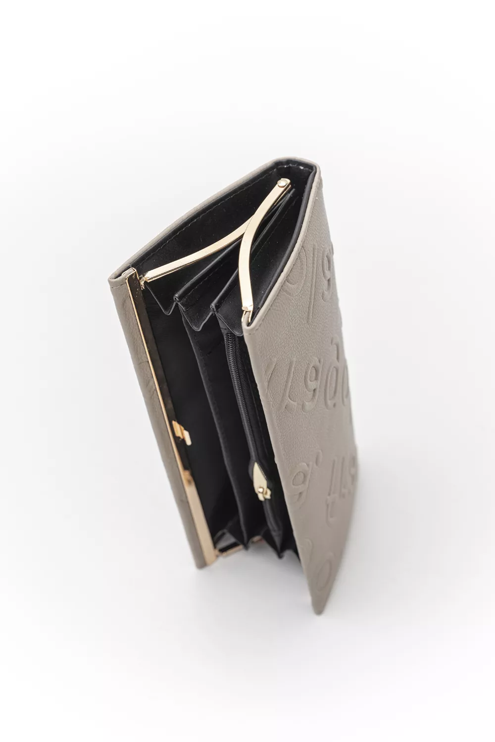 Πορτοφόλι με καινοτόμο άνοιγμα