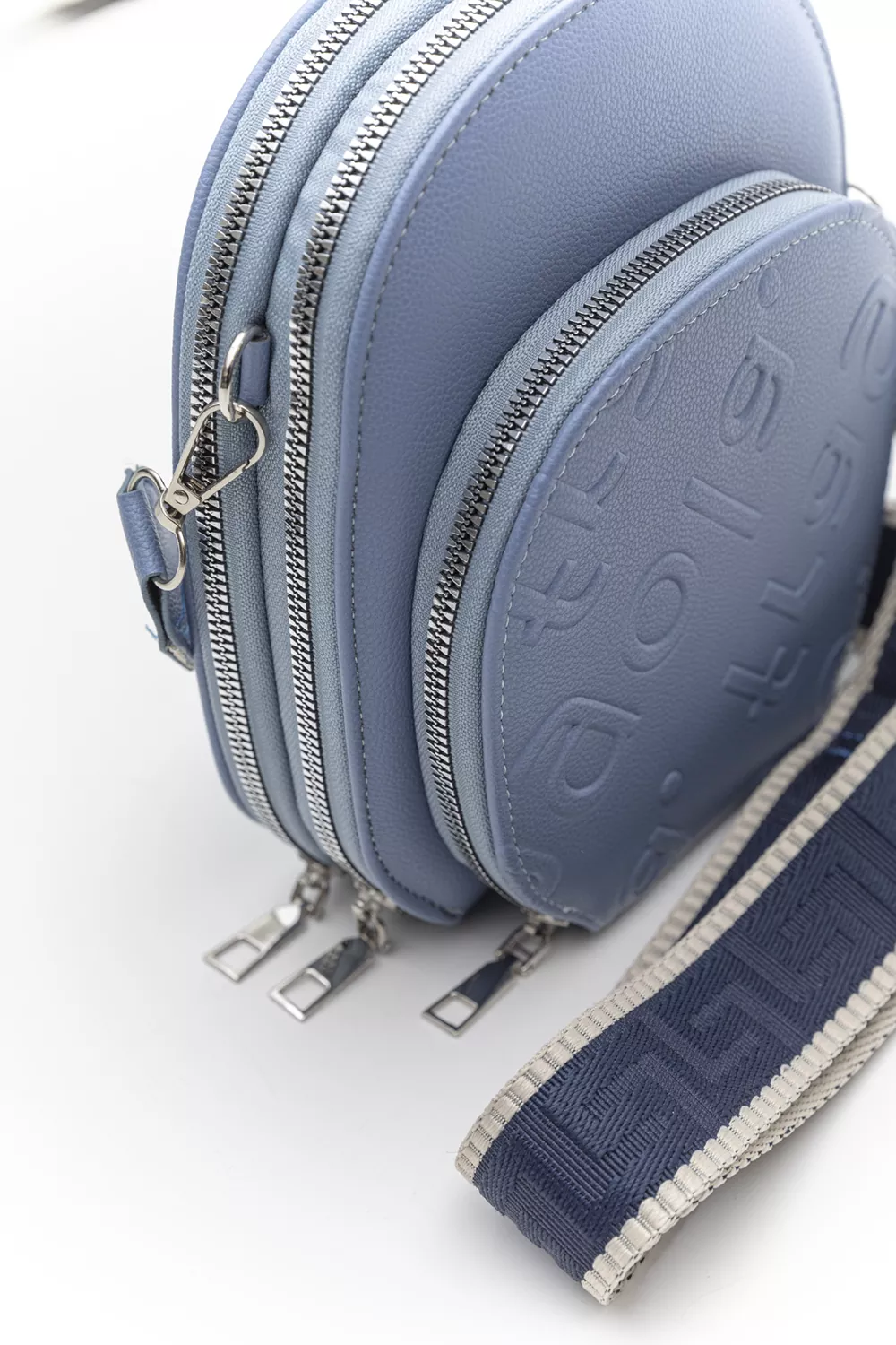 Χιαστί τριθέσιο τσαντάκι με ιμάντα οβάλ