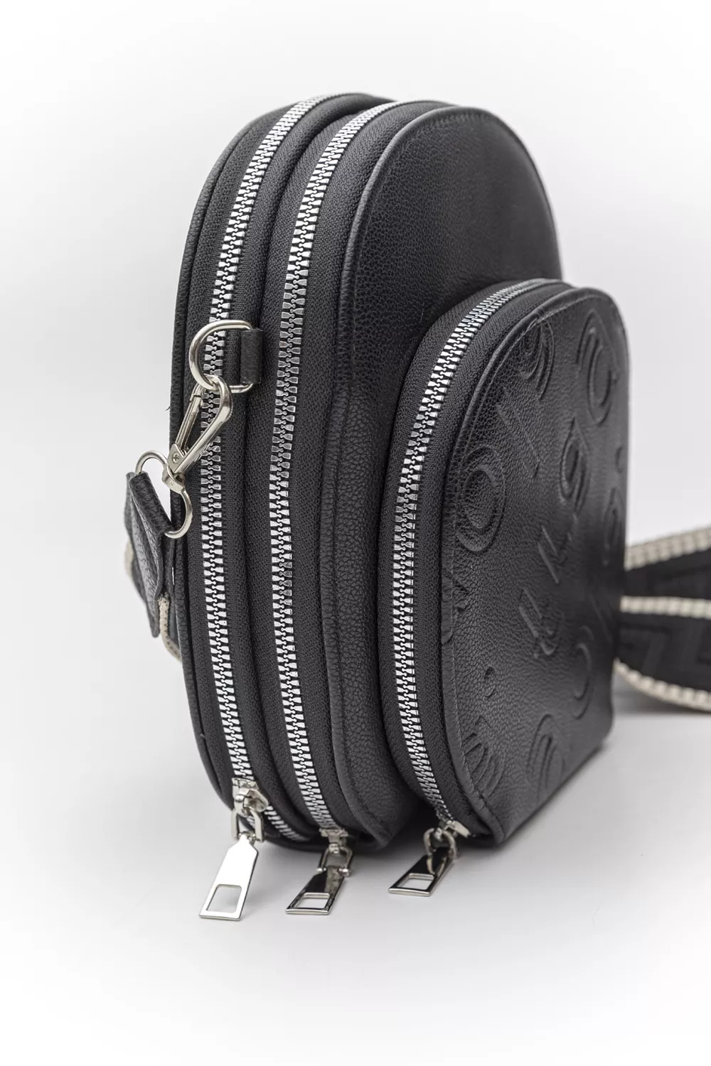 Χιαστί τριθέσιο τσαντάκι με ιμάντα οβάλ